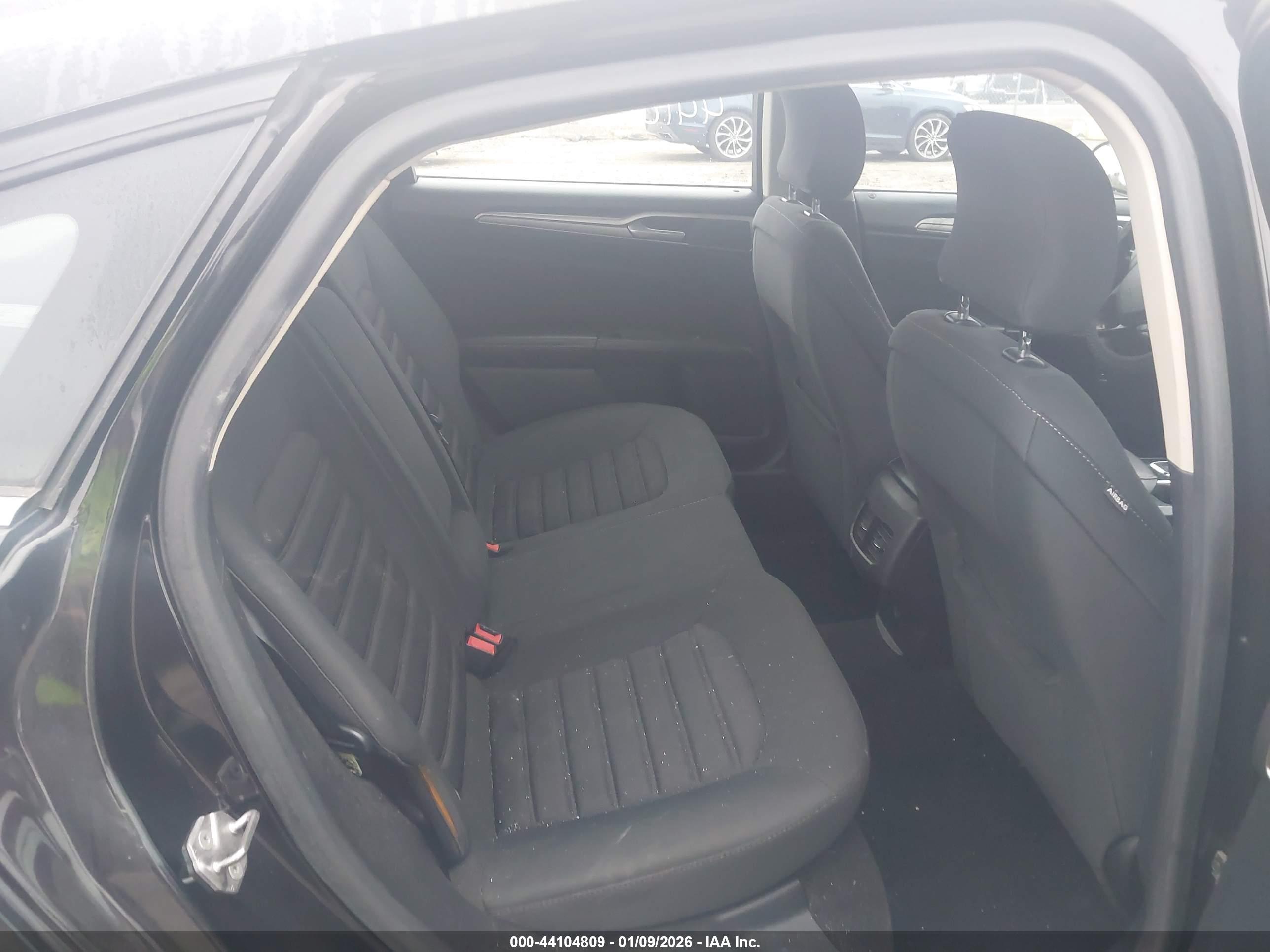 FORD FUSION image 8