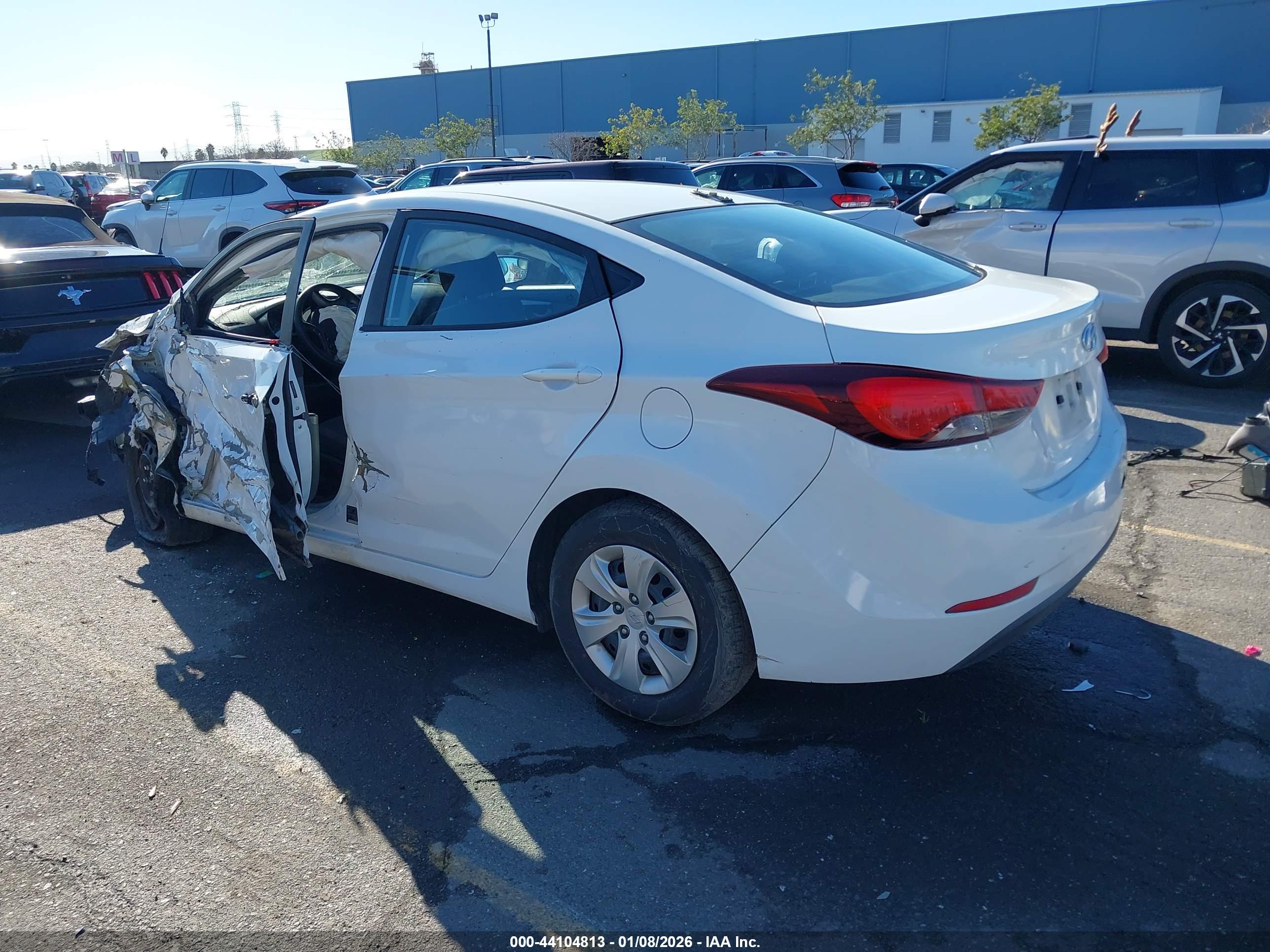 HYUNDAI ELANTRA image 3