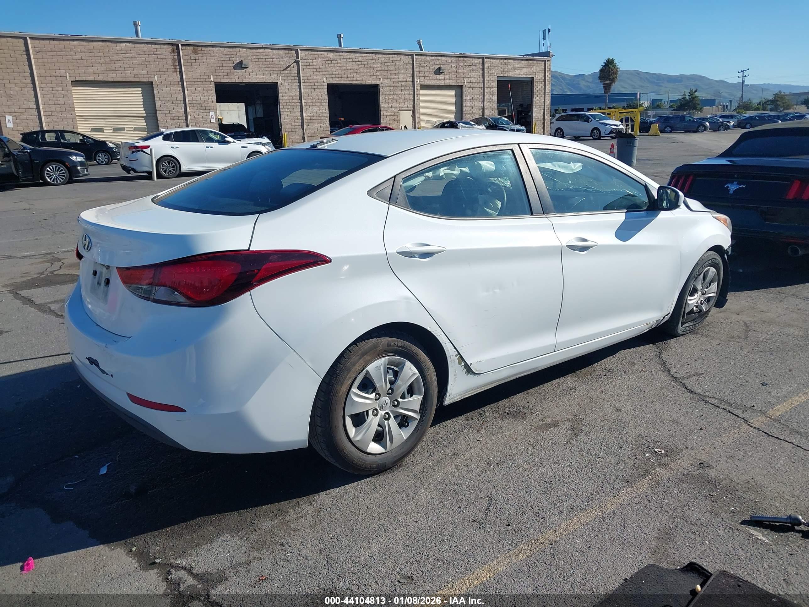HYUNDAI ELANTRA image 4