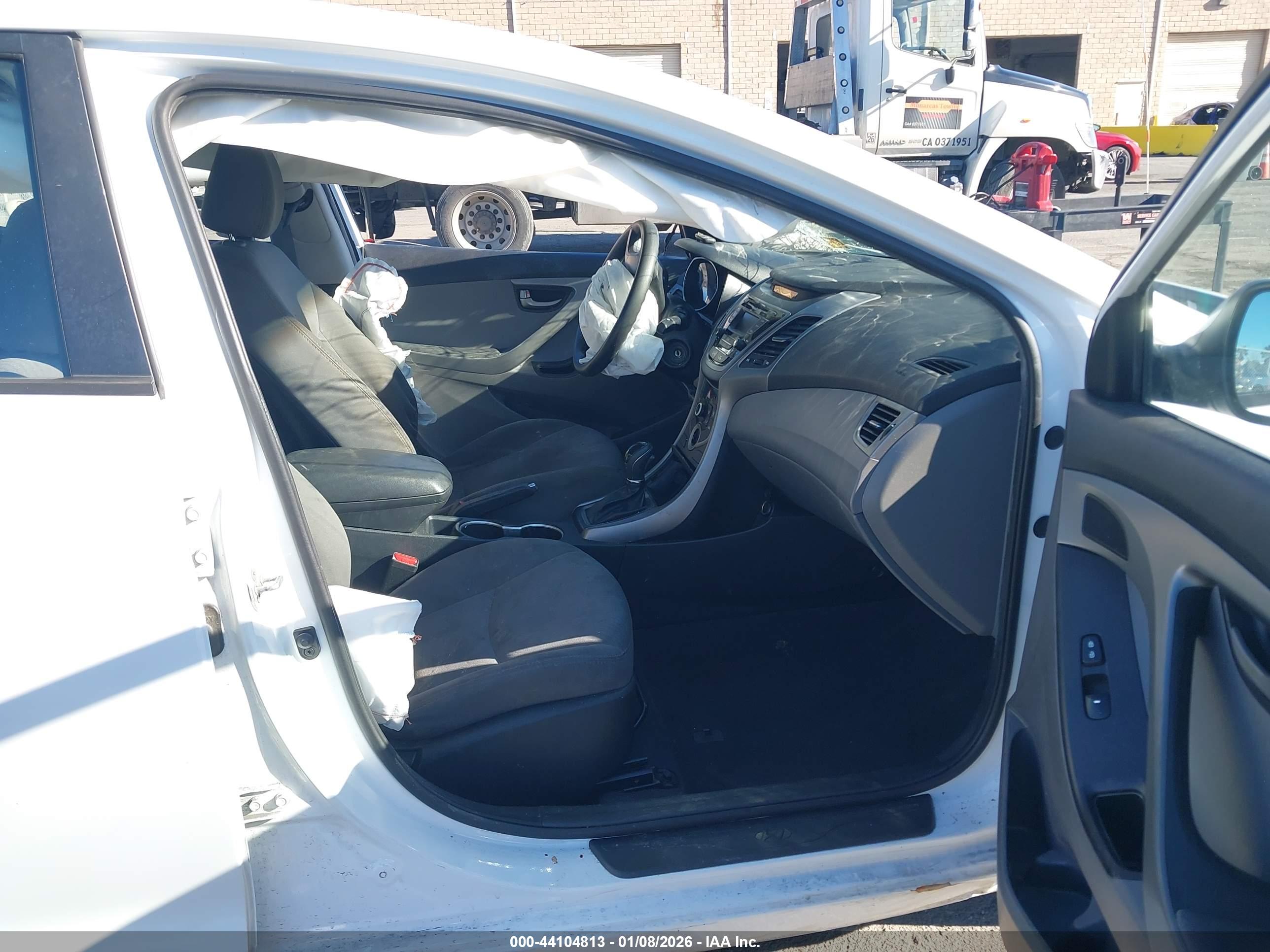 HYUNDAI ELANTRA image 5