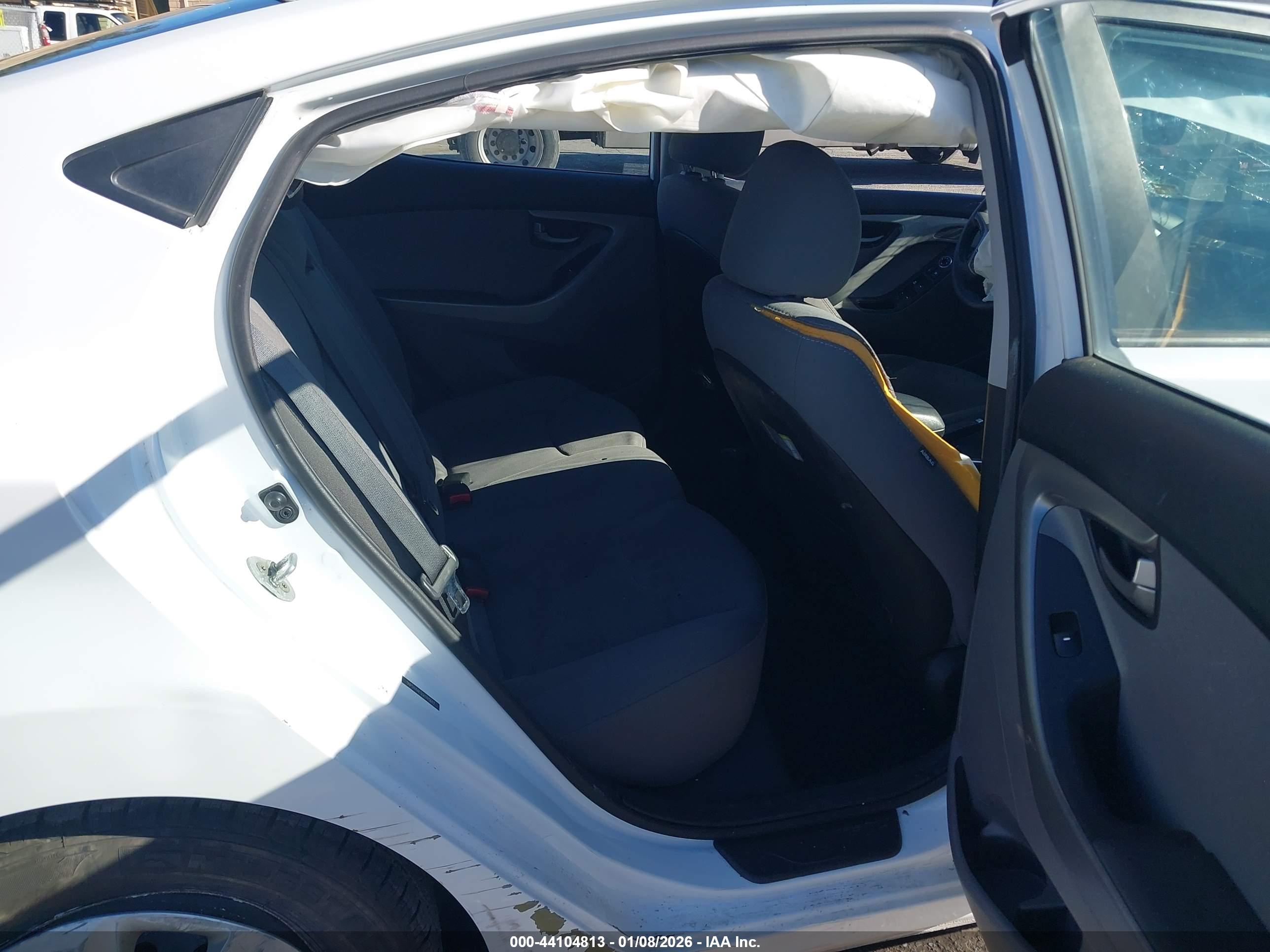 HYUNDAI ELANTRA image 8