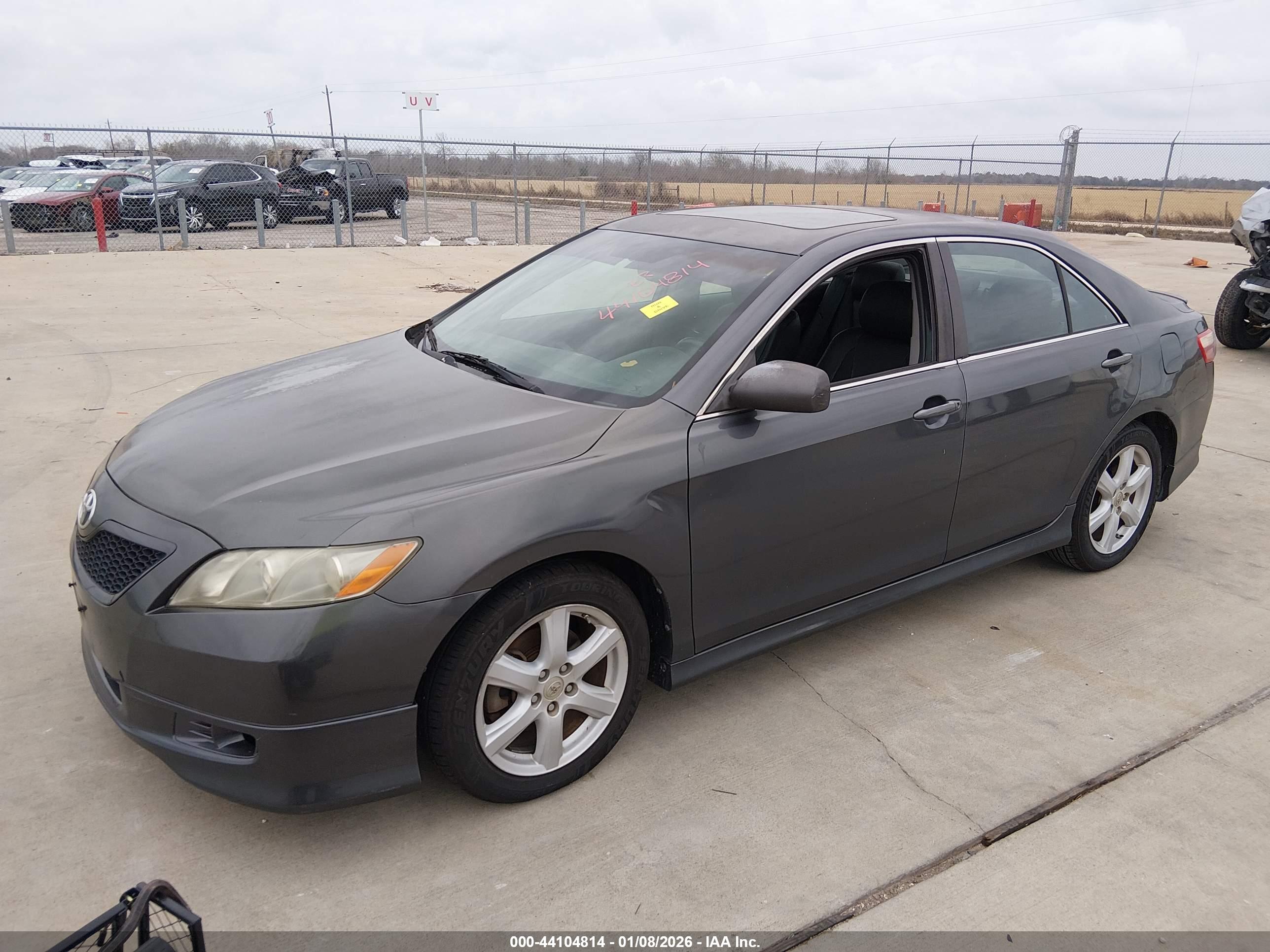 TOYOTA CAMRY image 2