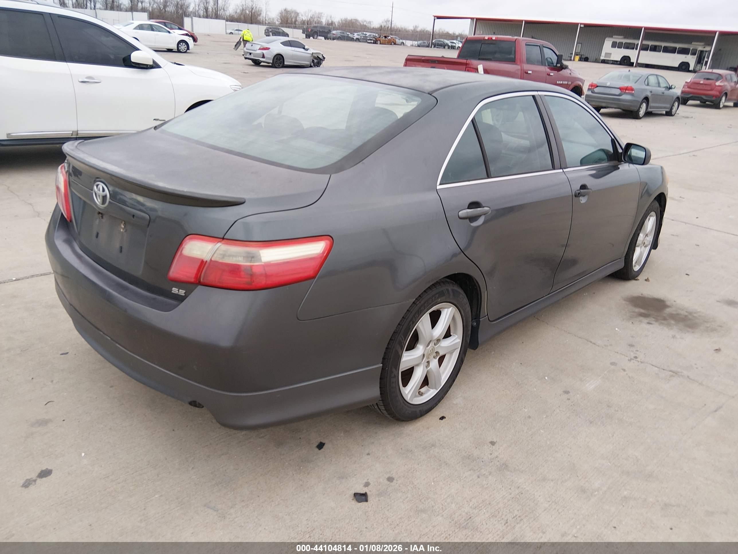 TOYOTA CAMRY image 4