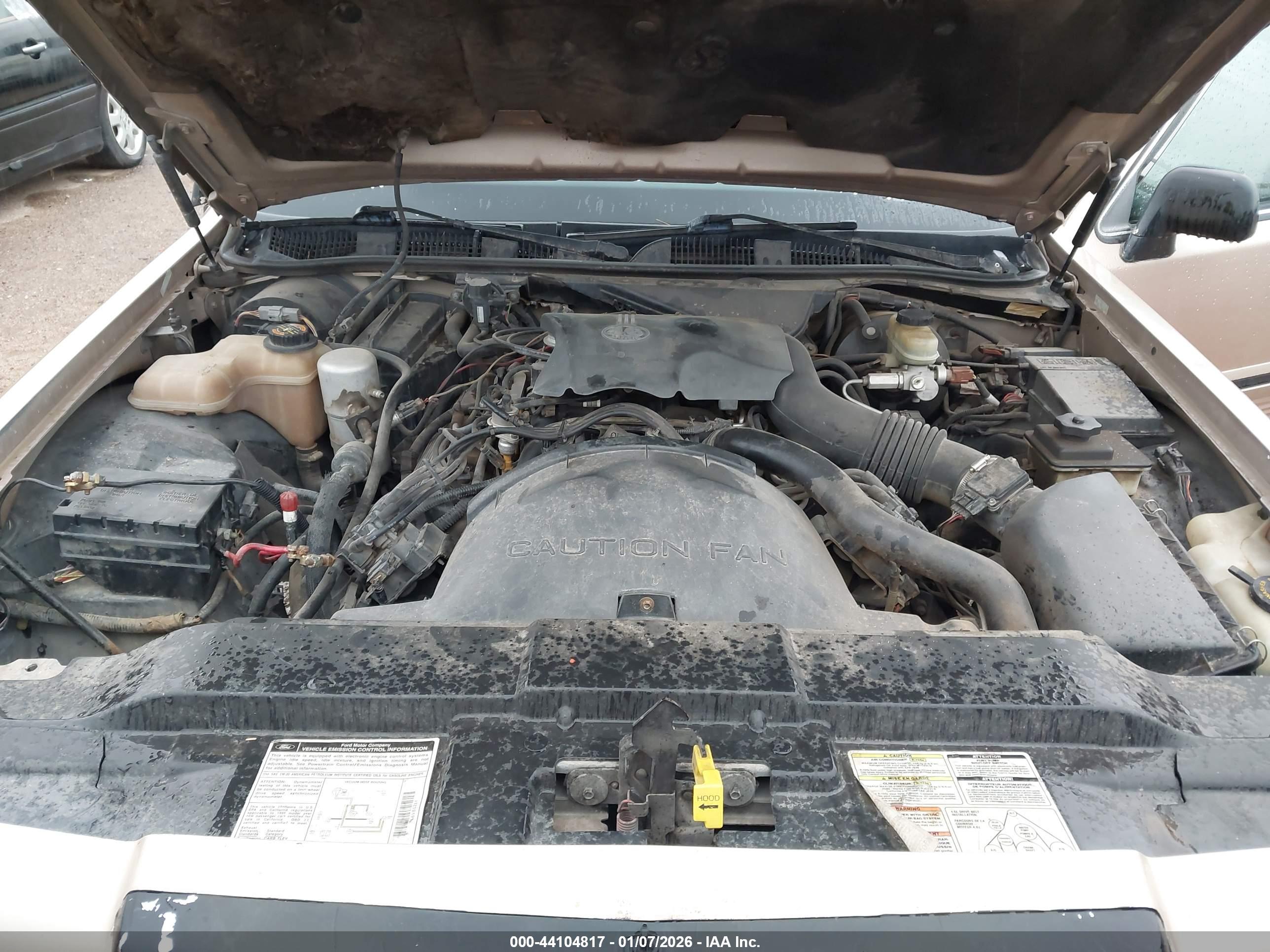 LINCOLN TOWN image 10