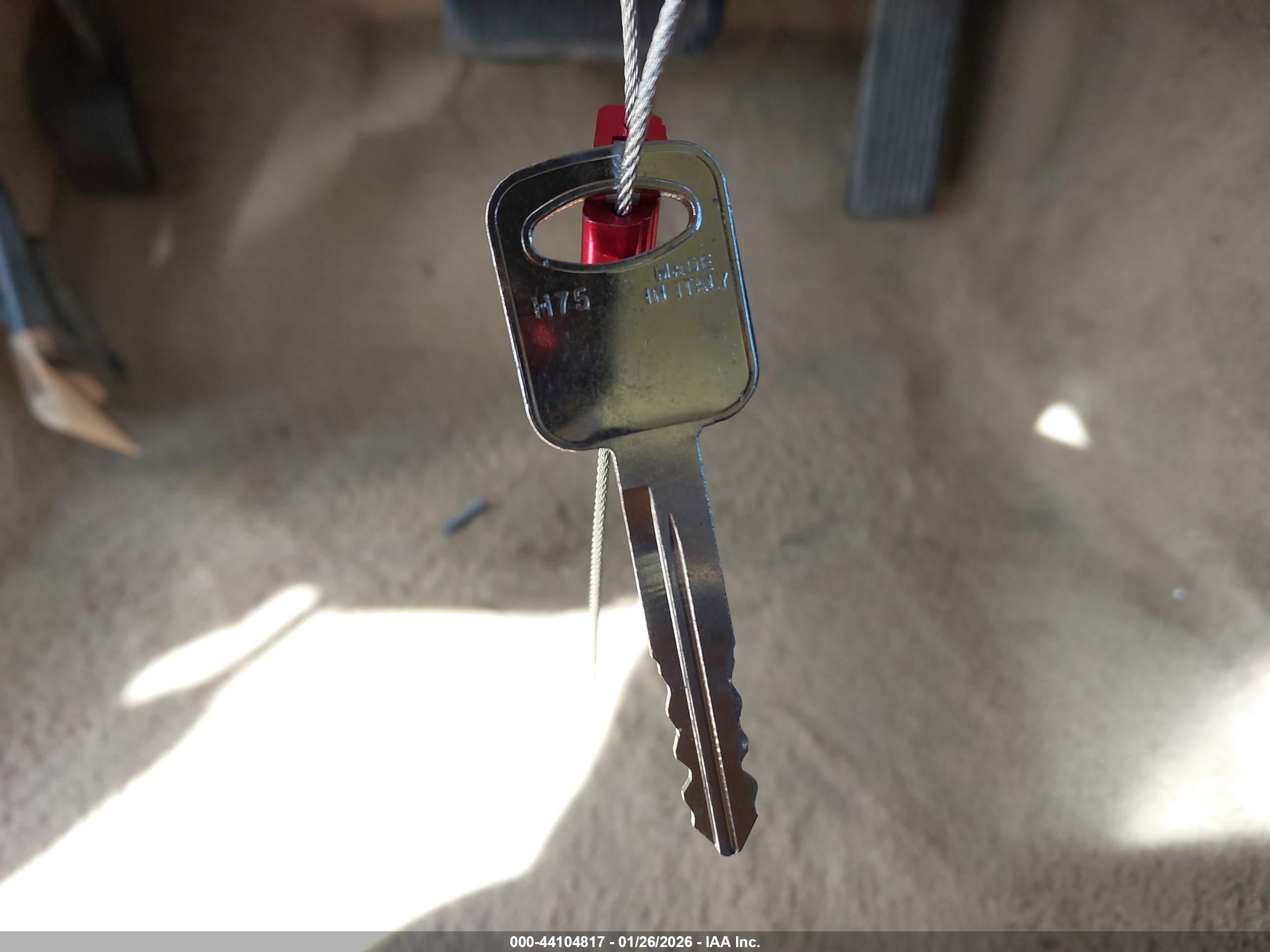 LINCOLN TOWN image 11