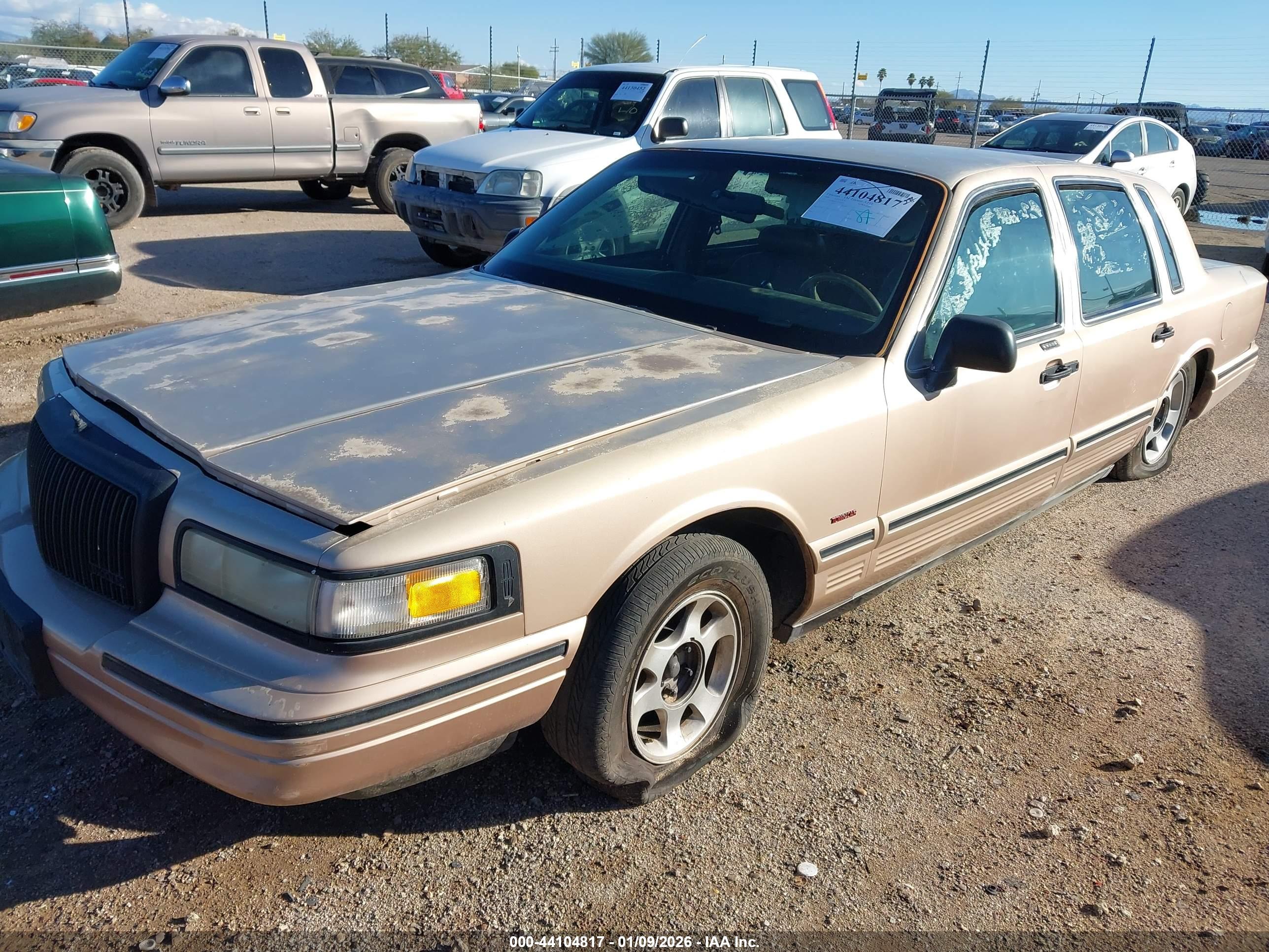 LINCOLN TOWN image 2