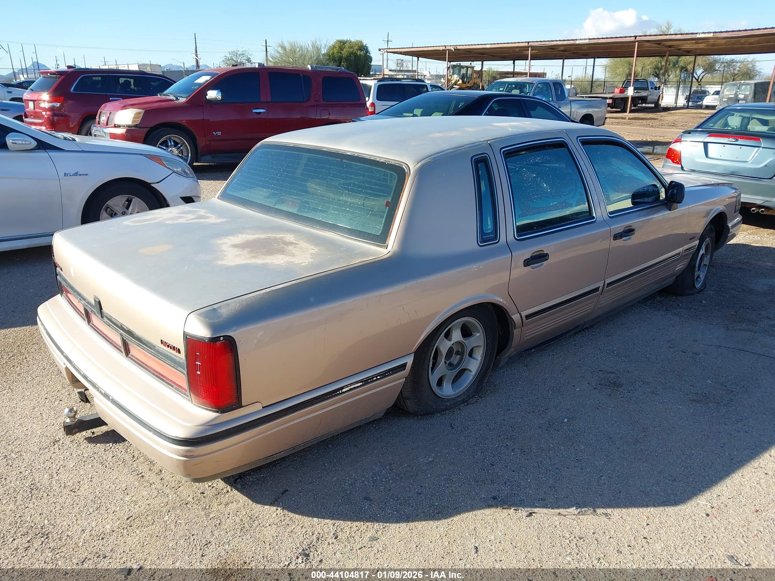 LINCOLN TOWN image 4