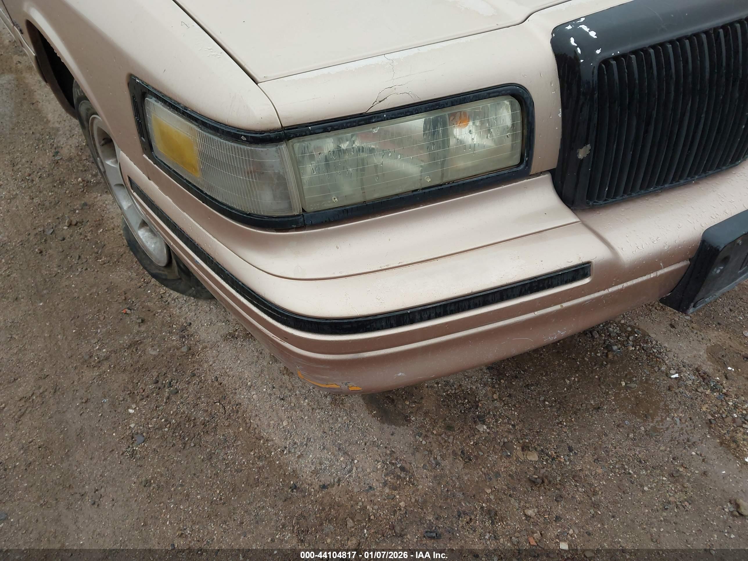 LINCOLN TOWN image 6
