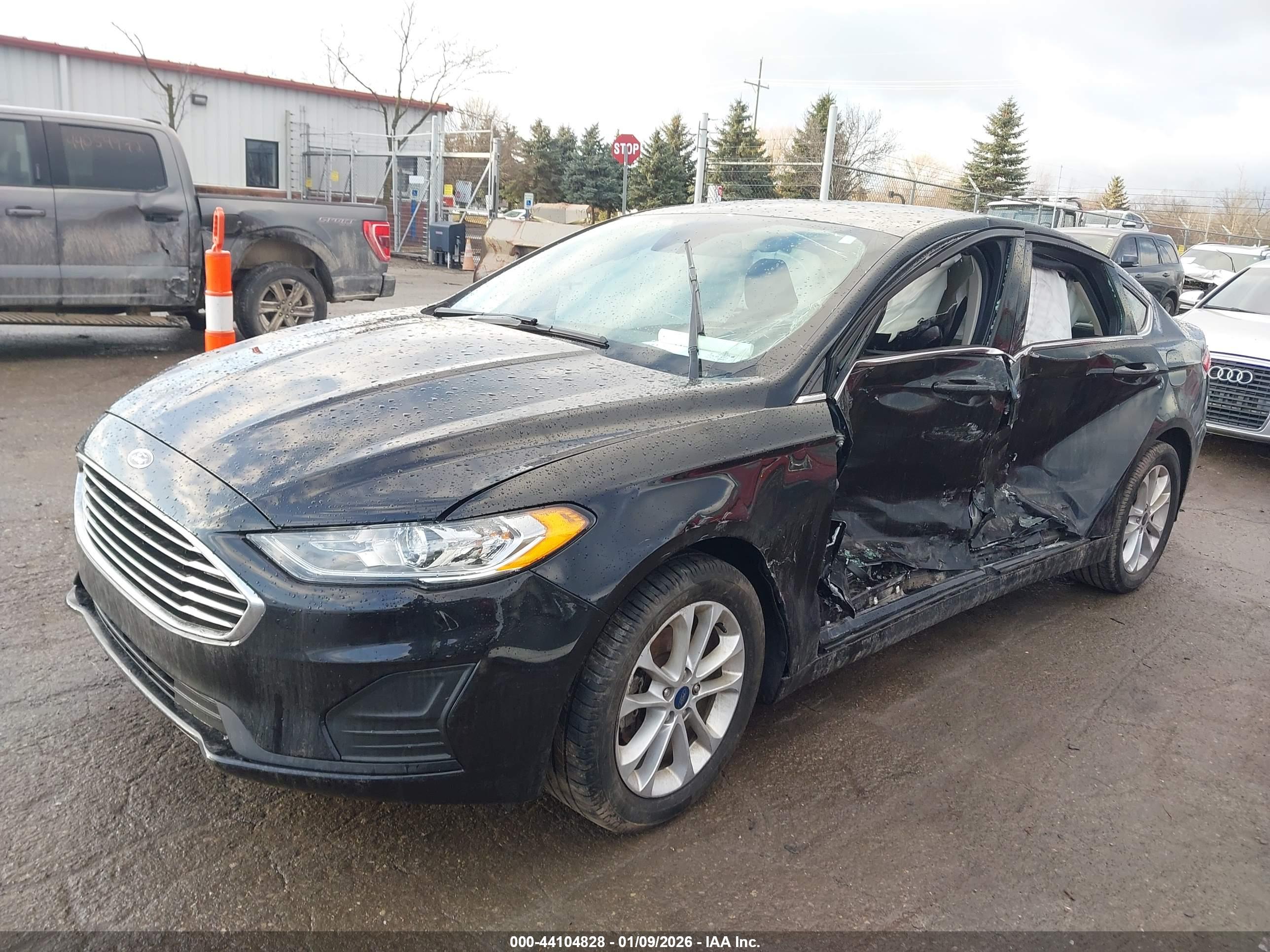 FORD FUSION image 2