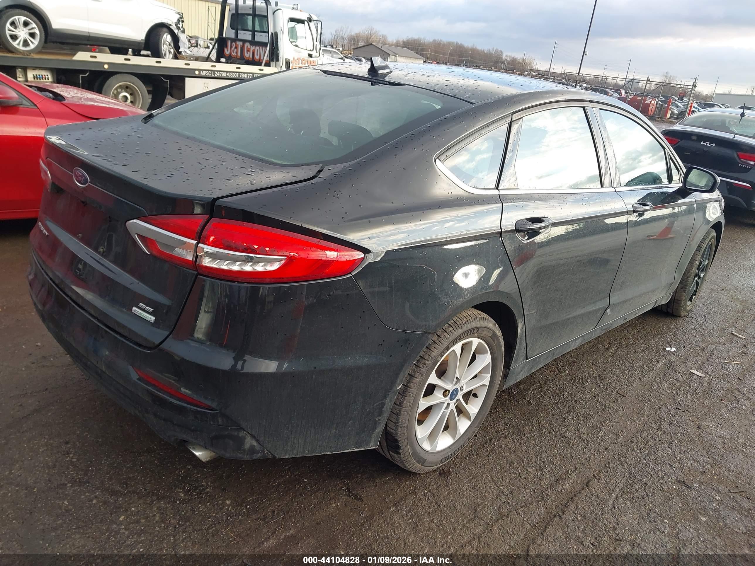 FORD FUSION image 4