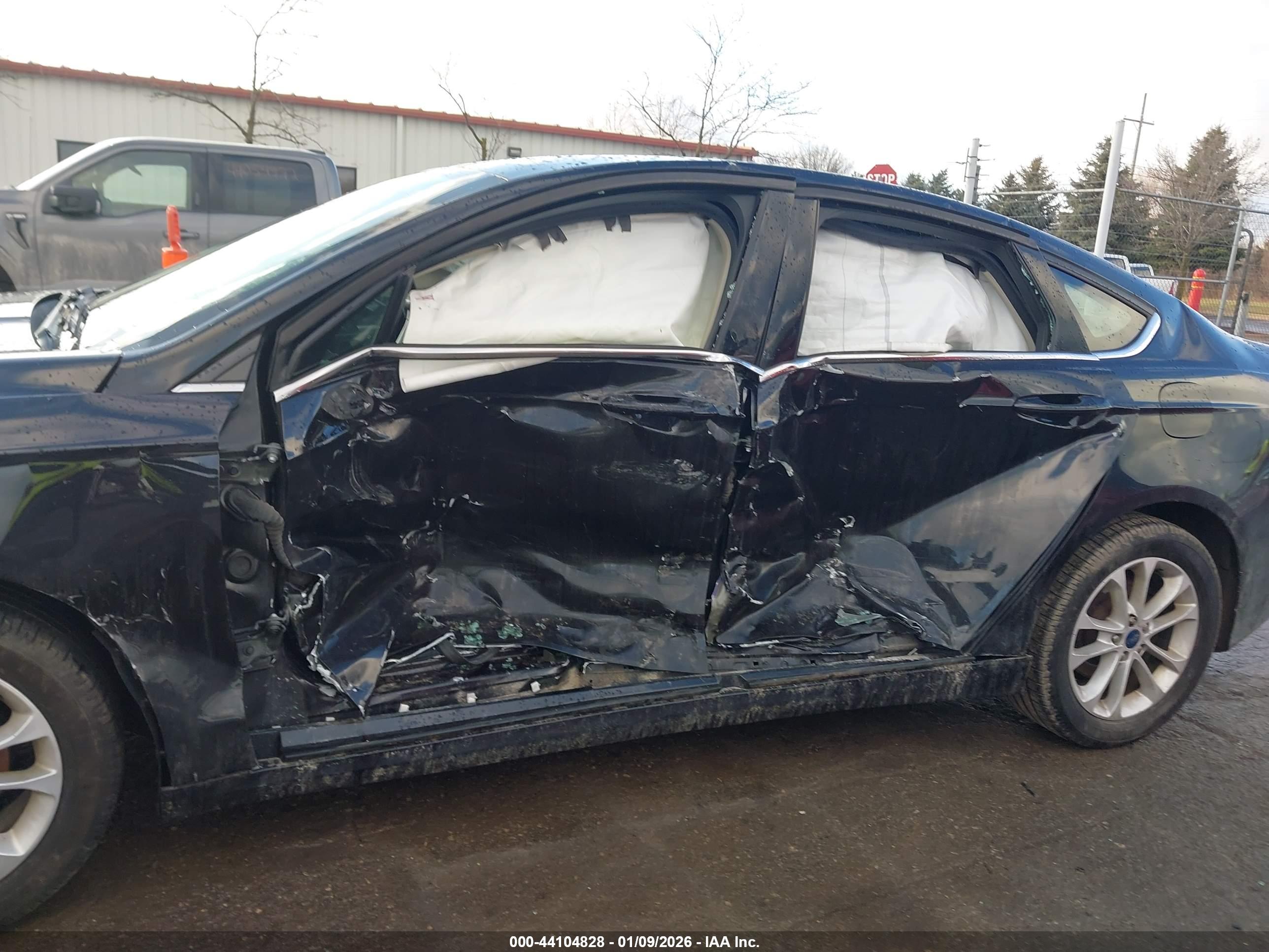 FORD FUSION image 6