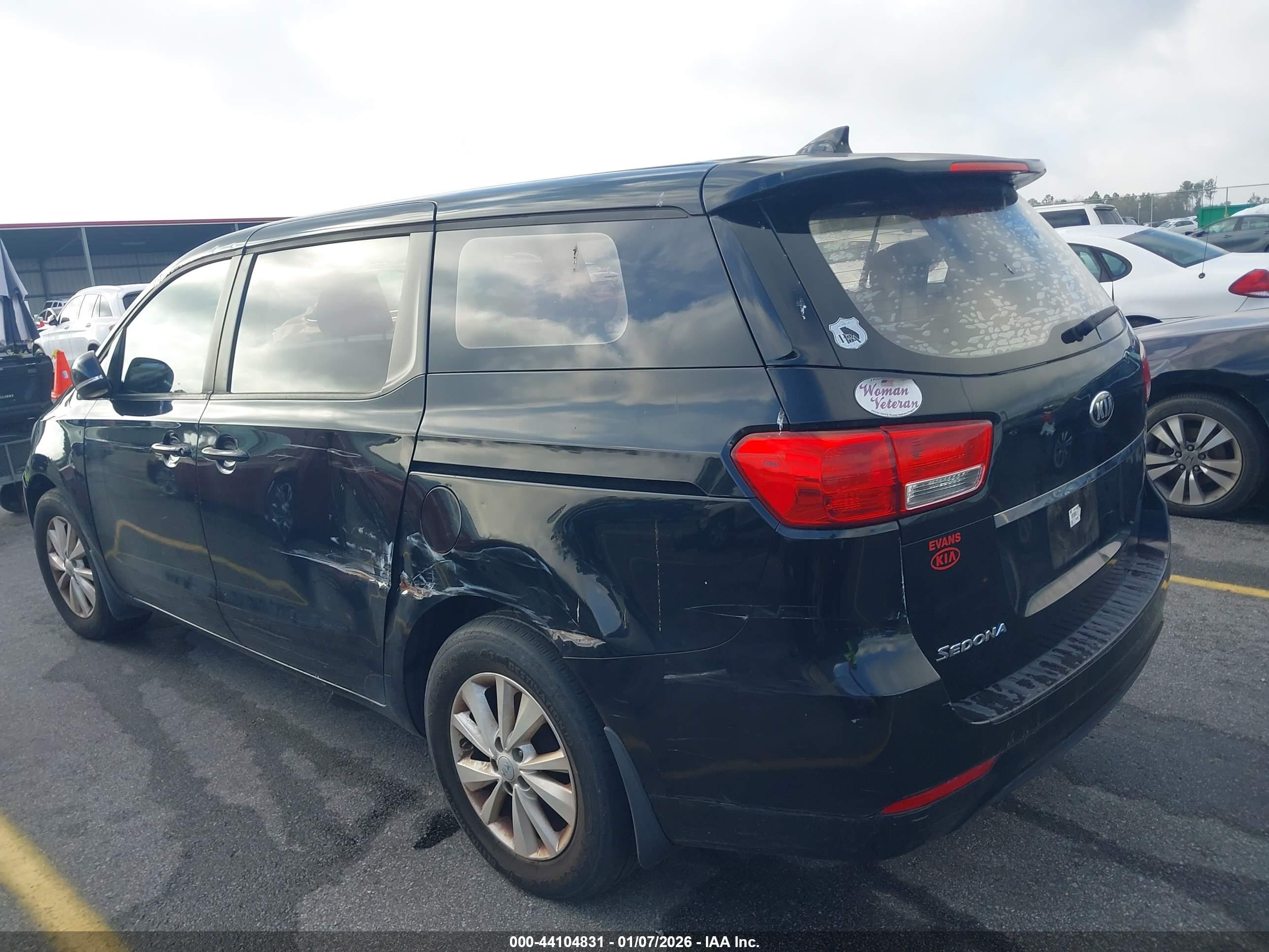 KIA SEDONA image 3