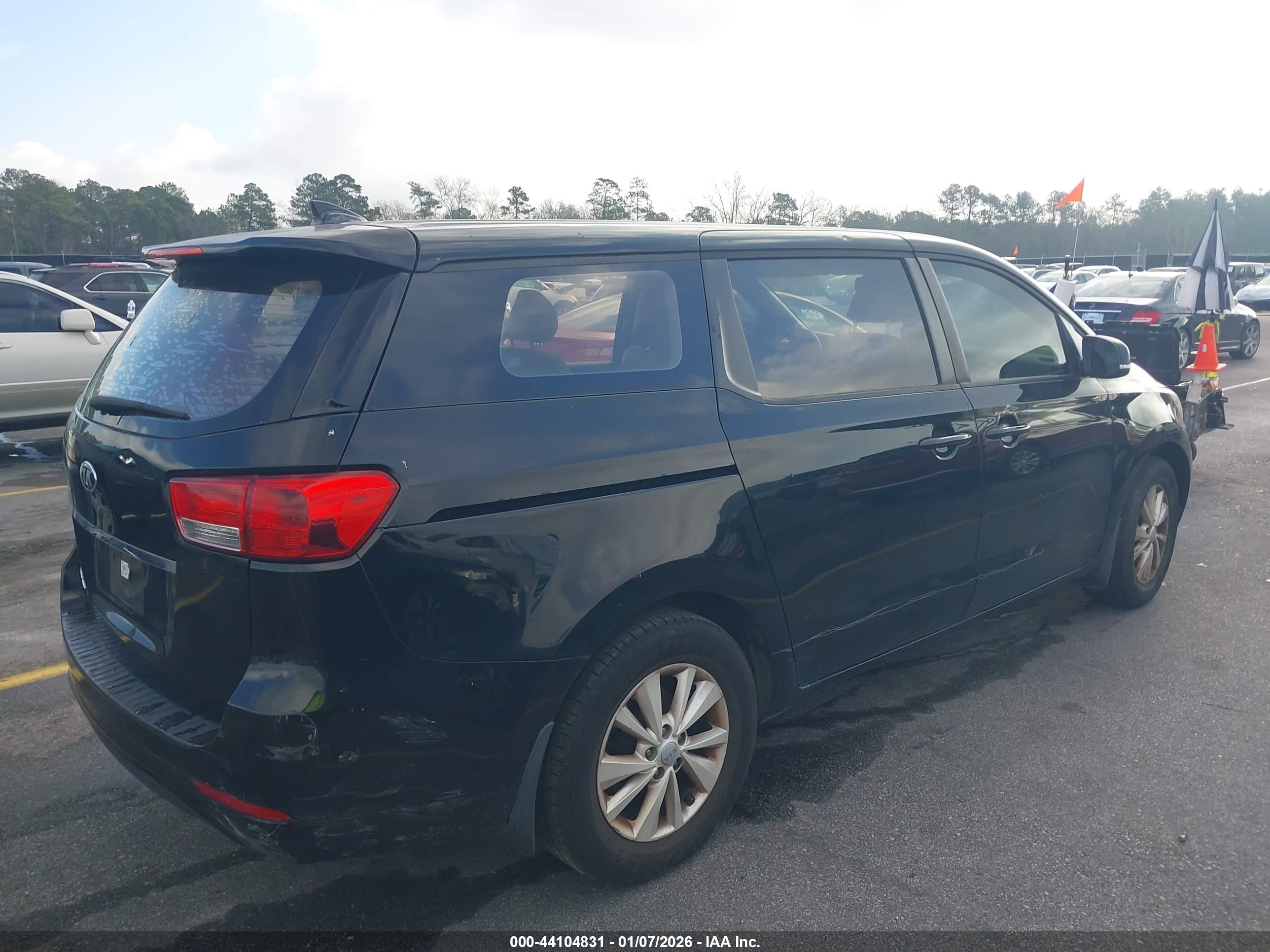 KIA SEDONA image 4