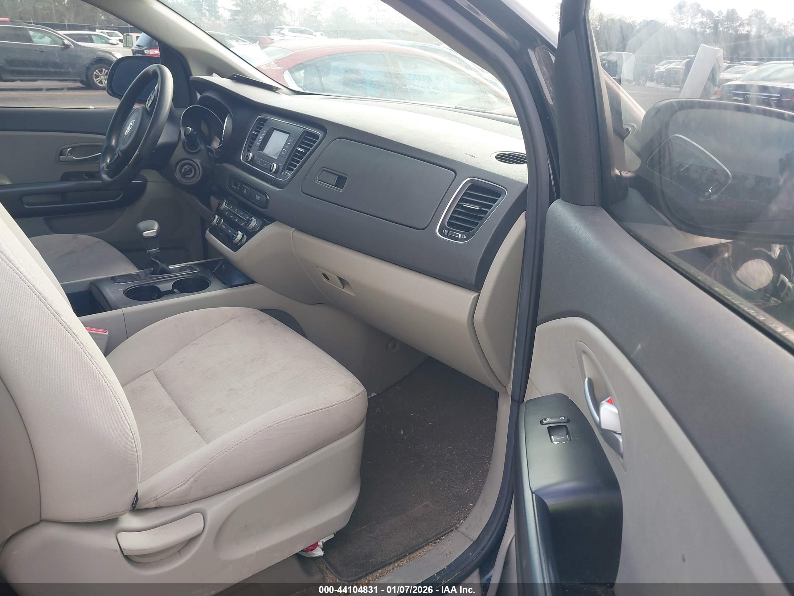 KIA SEDONA image 5
