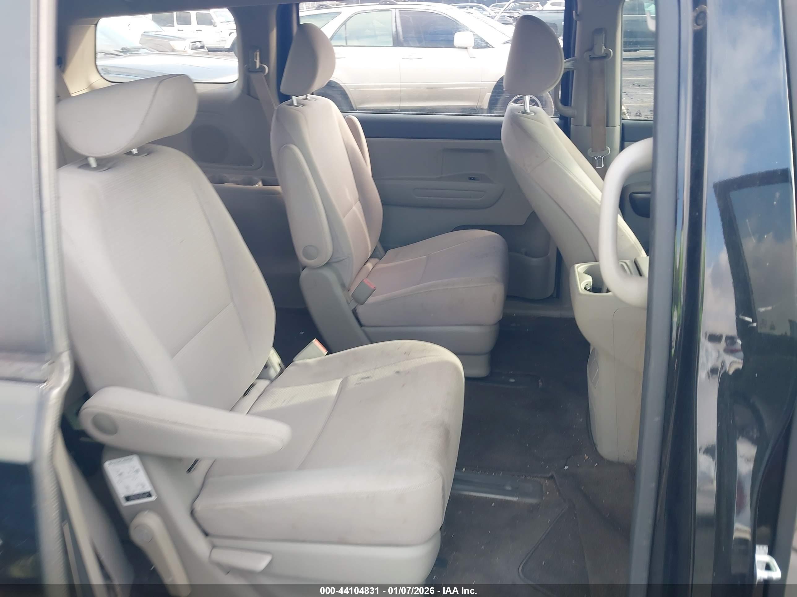 KIA SEDONA image 8
