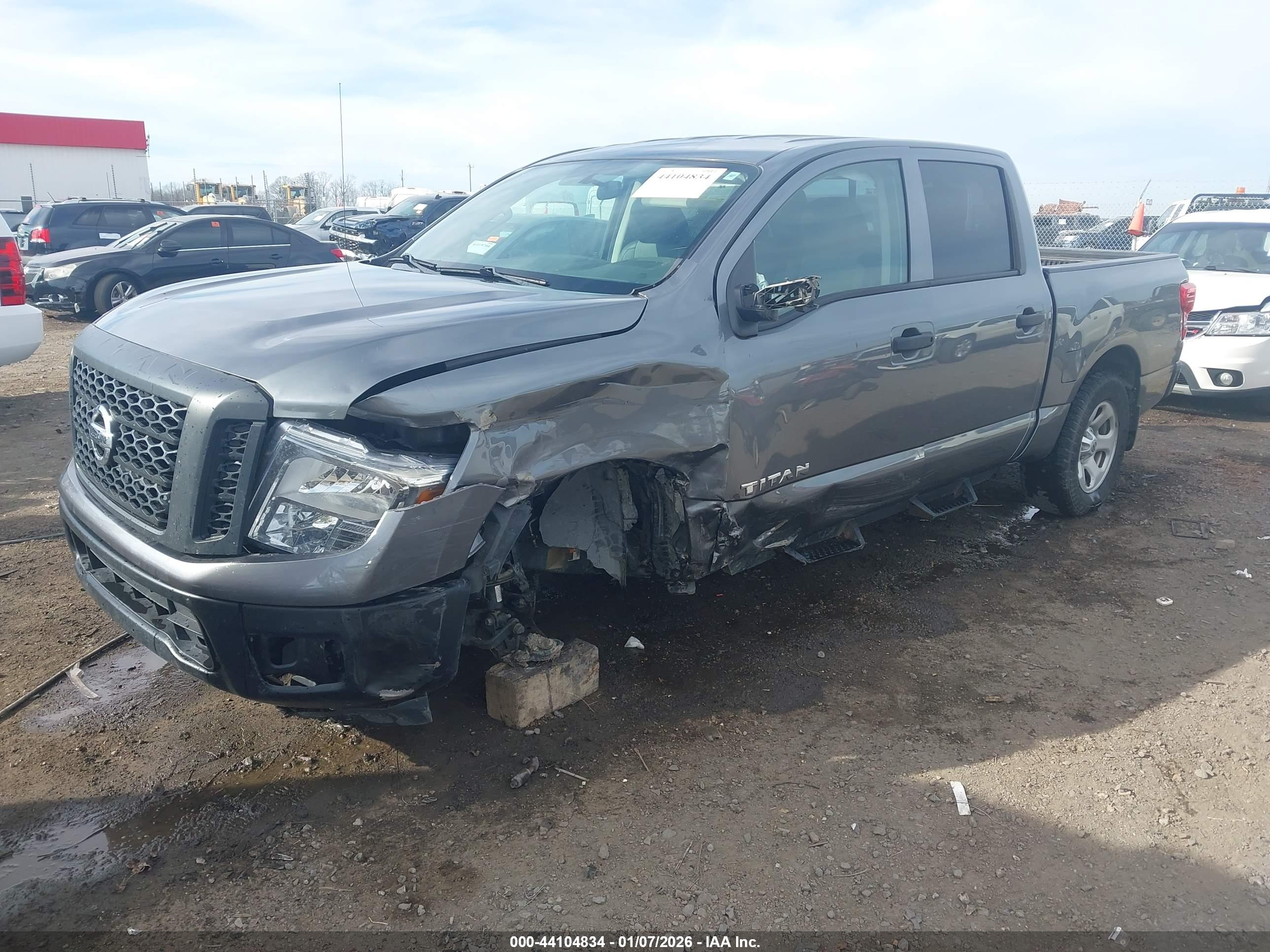NISSAN TITAN image 2