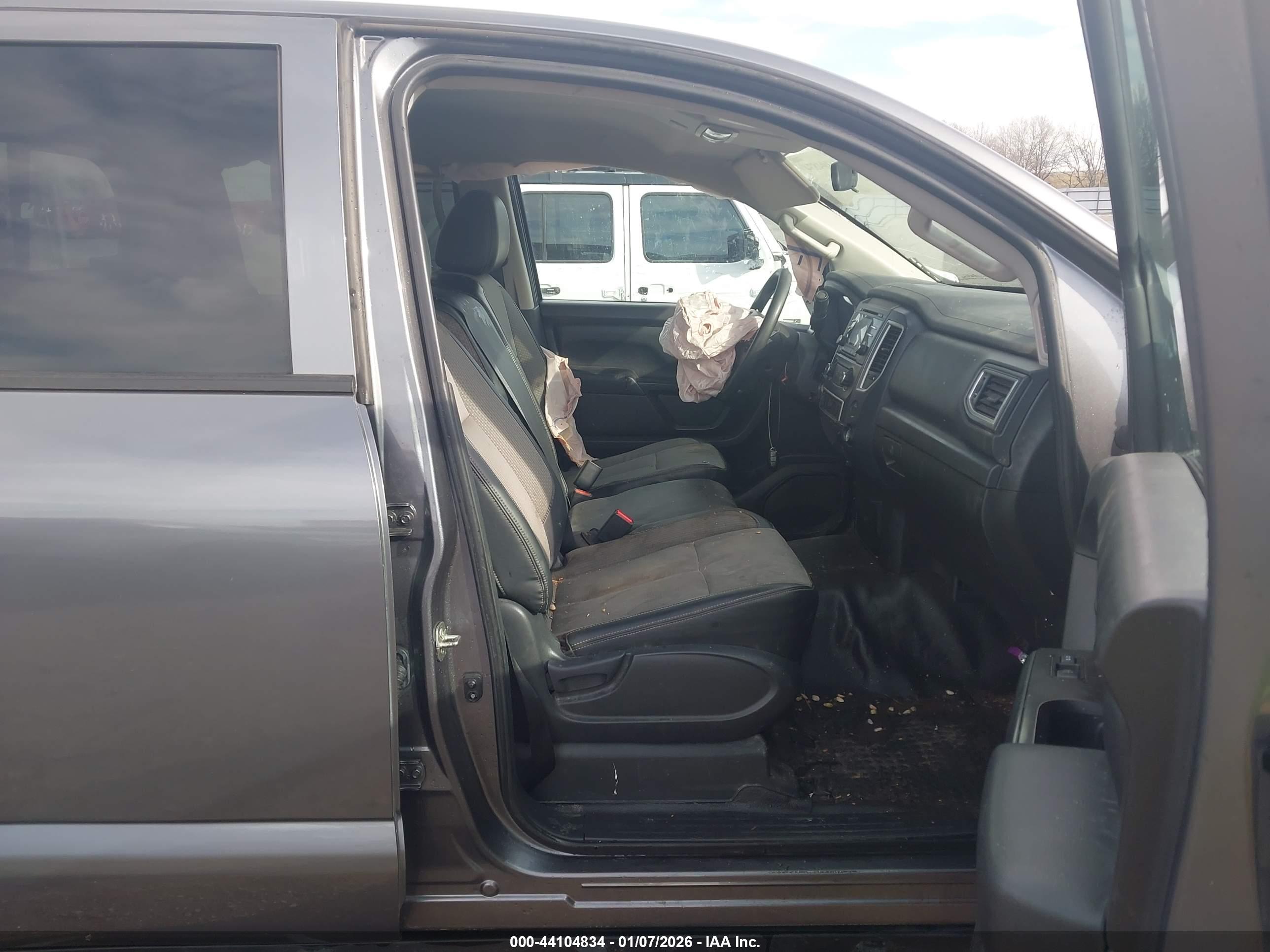 NISSAN TITAN image 5