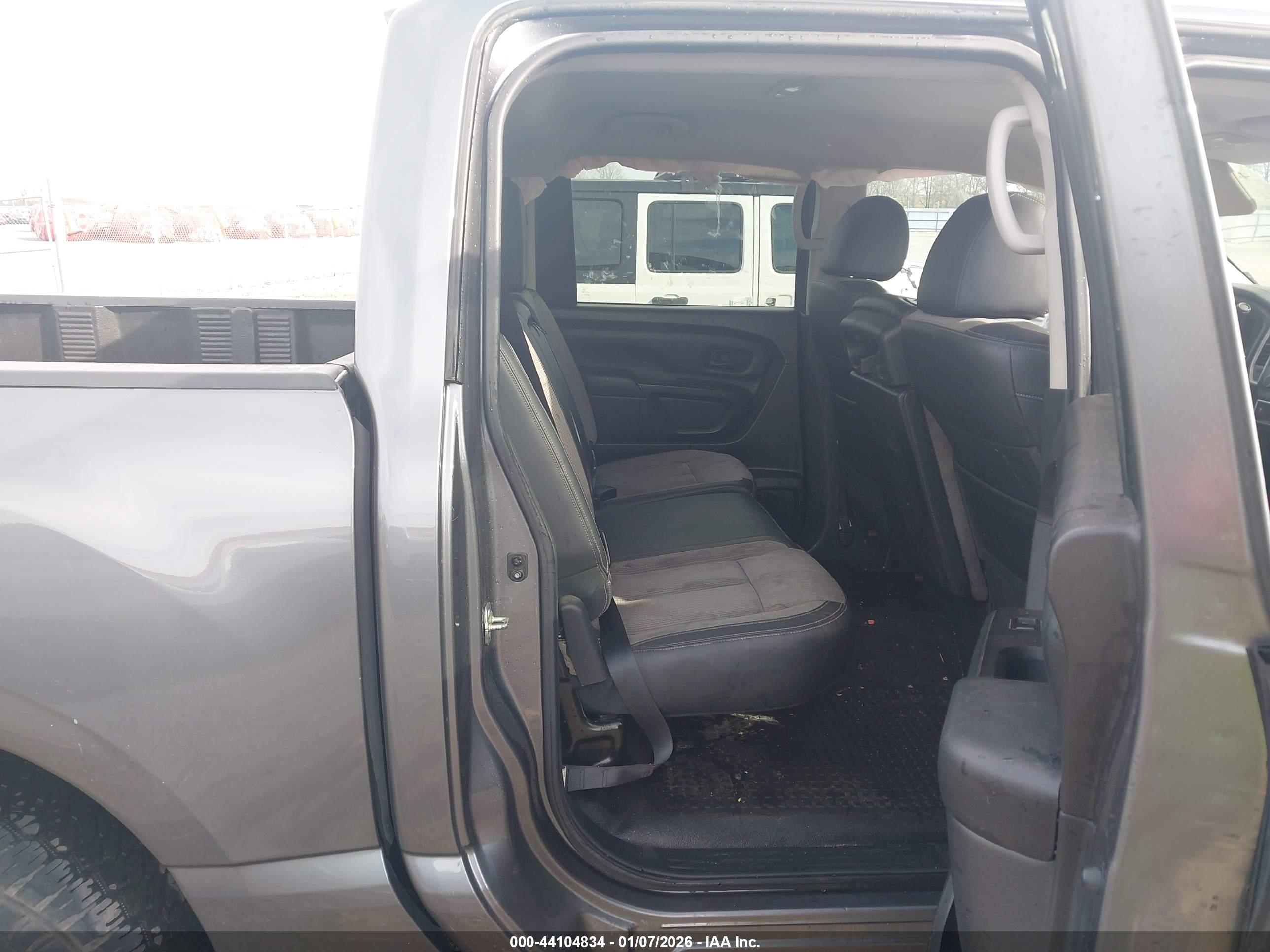 NISSAN TITAN image 8