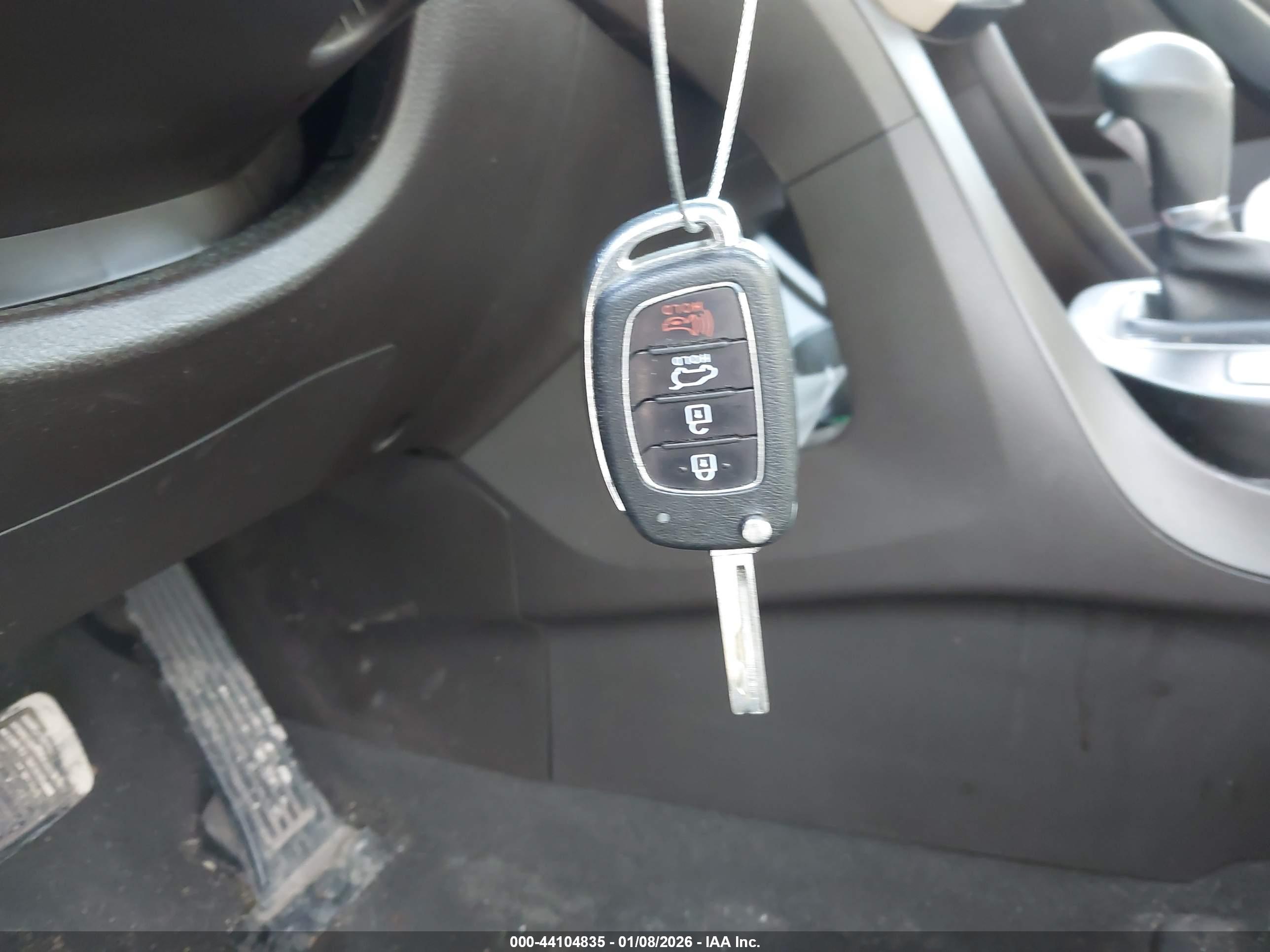HYUNDAI SANTA image 11