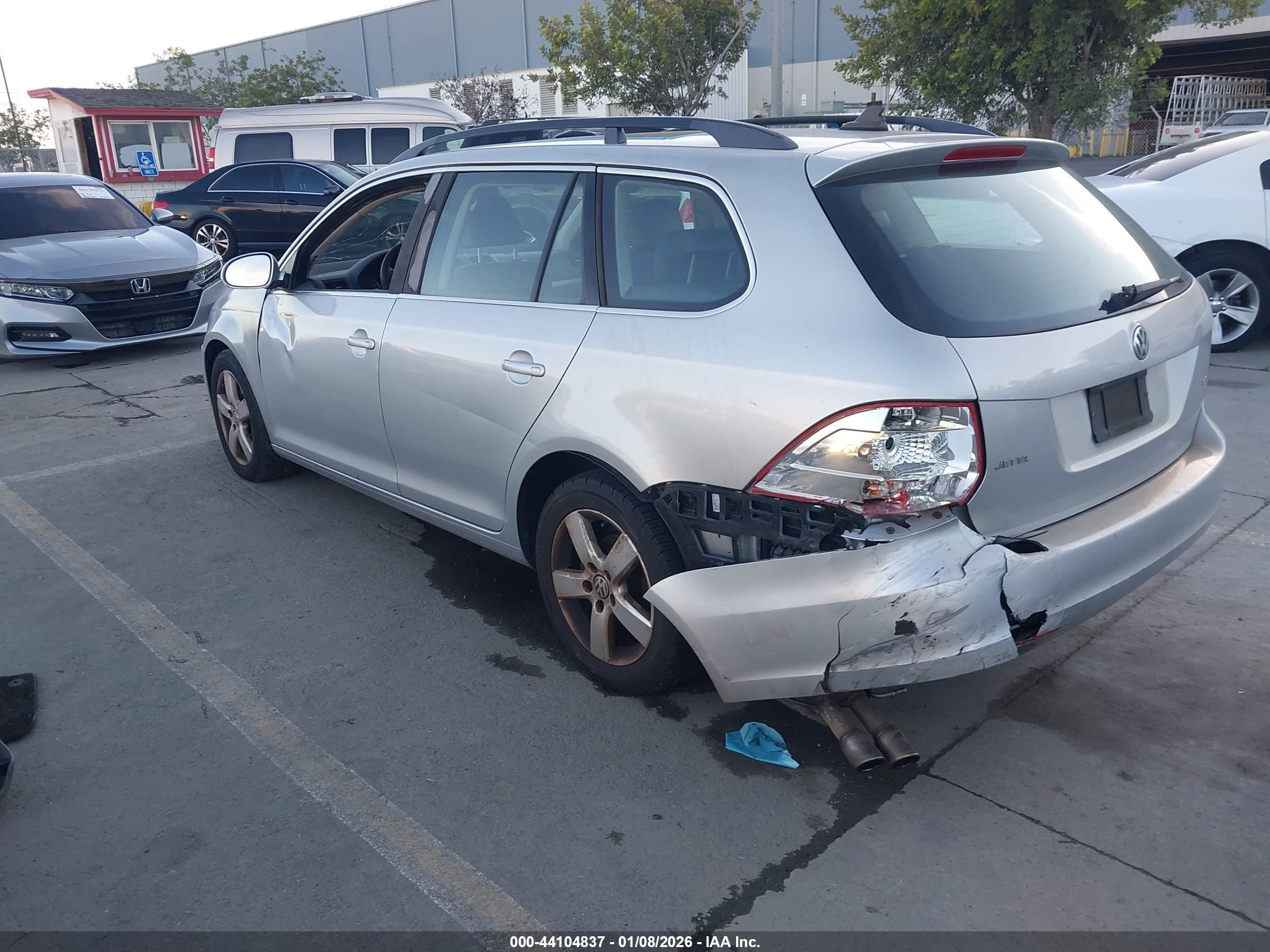 VOLKSWAGEN JETTA image 3