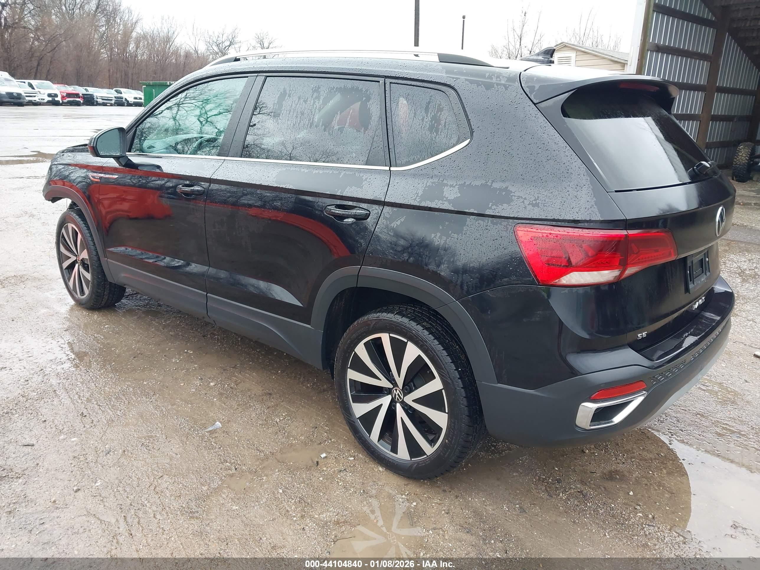 VOLKSWAGEN TAOS image 3