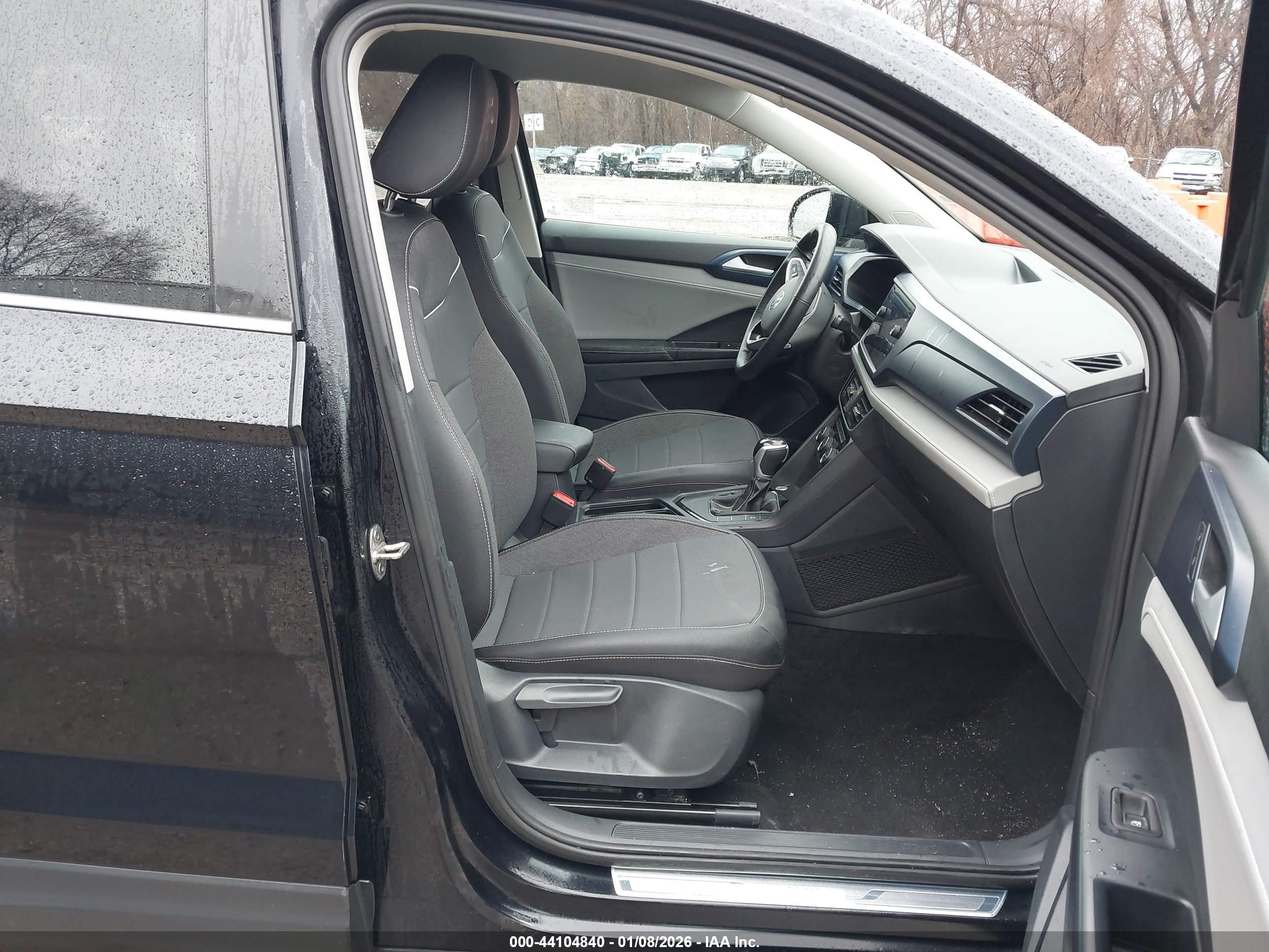 VOLKSWAGEN TAOS image 5