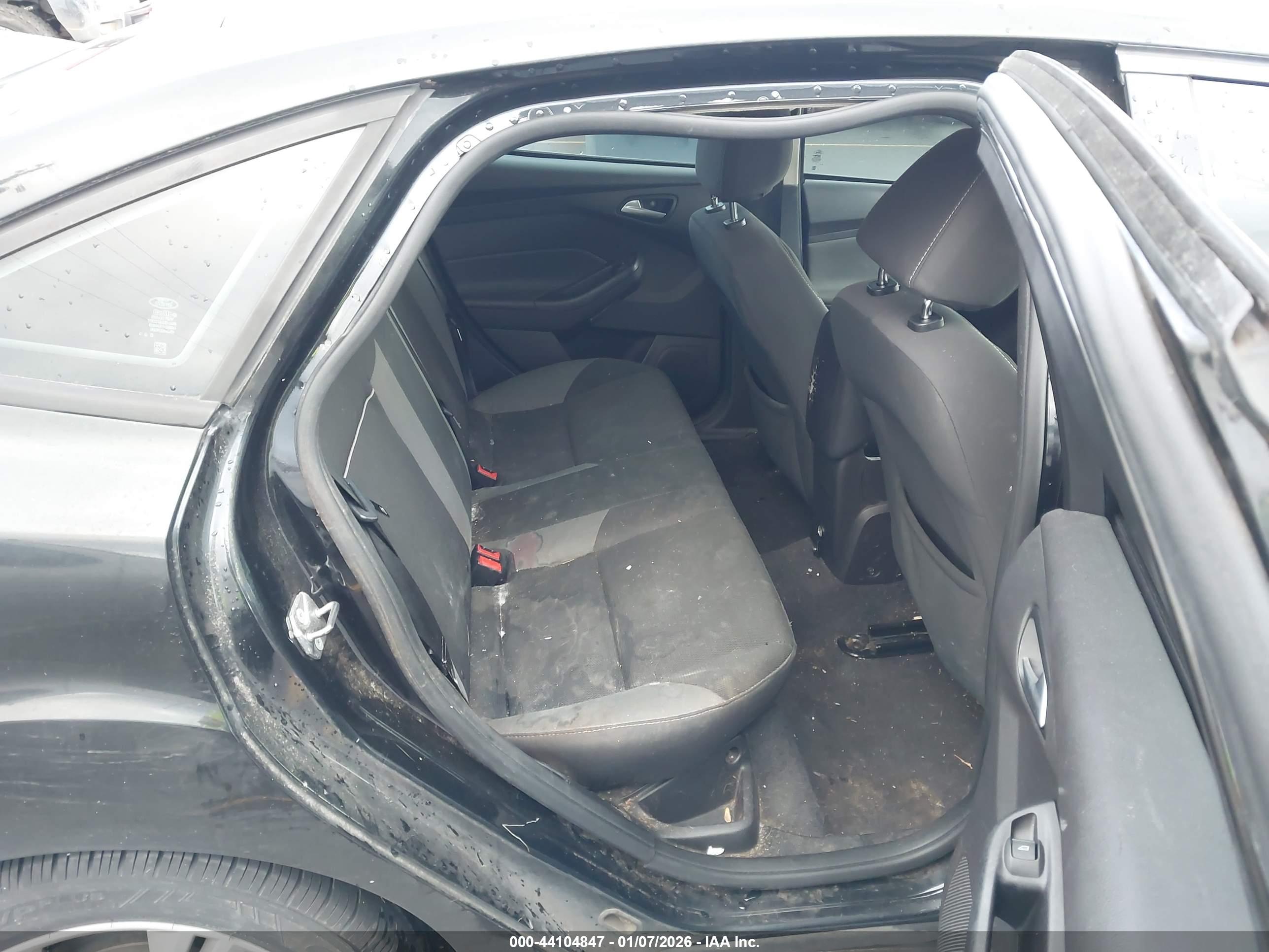 FORD FOCUS image 8