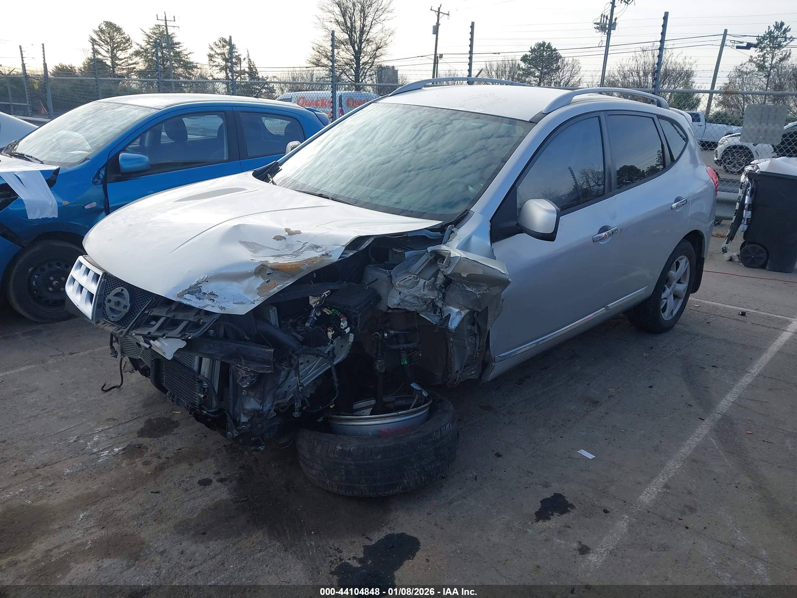 NISSAN ROGUE image 2