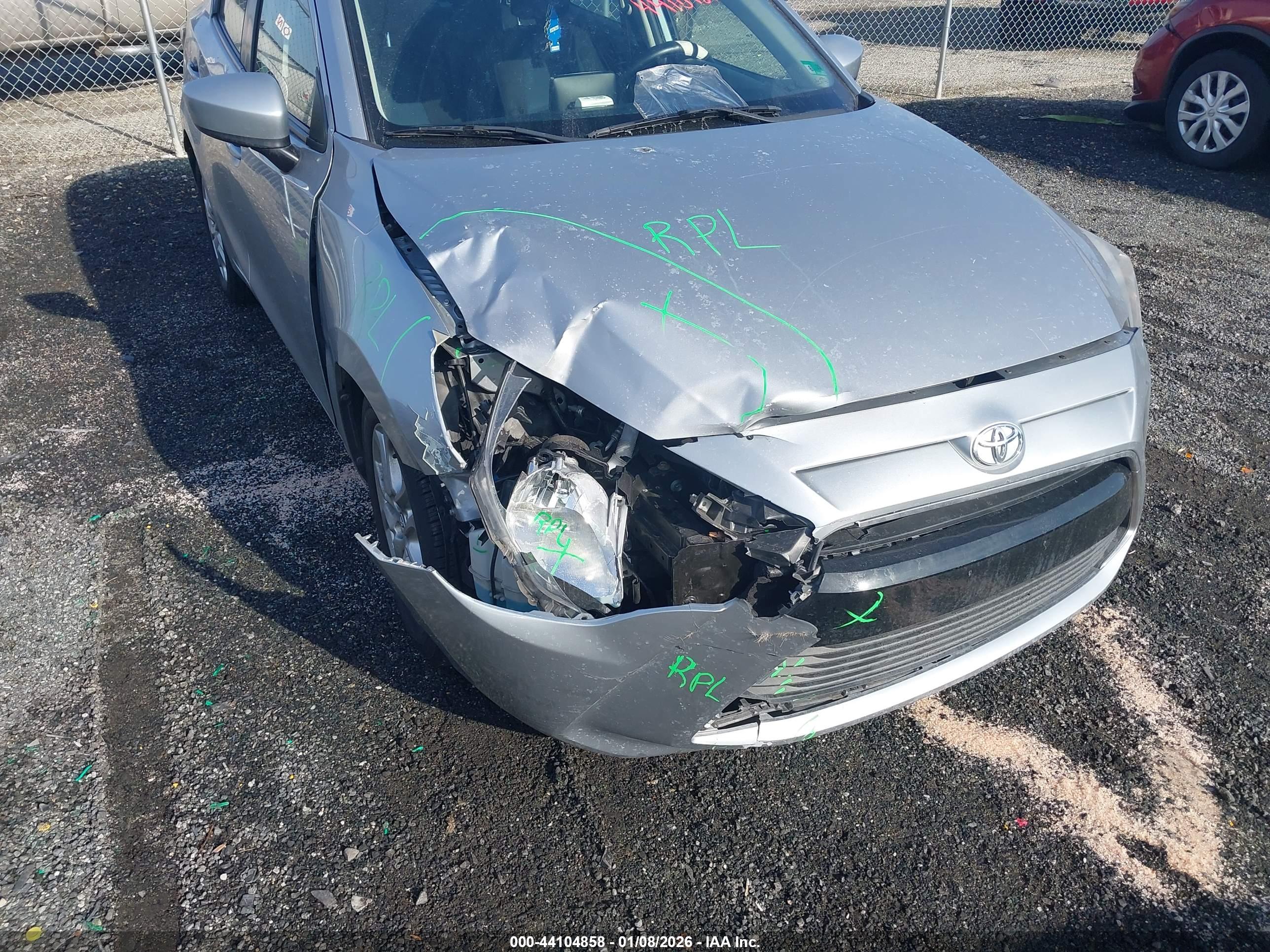 TOYOTA YARIS image 6