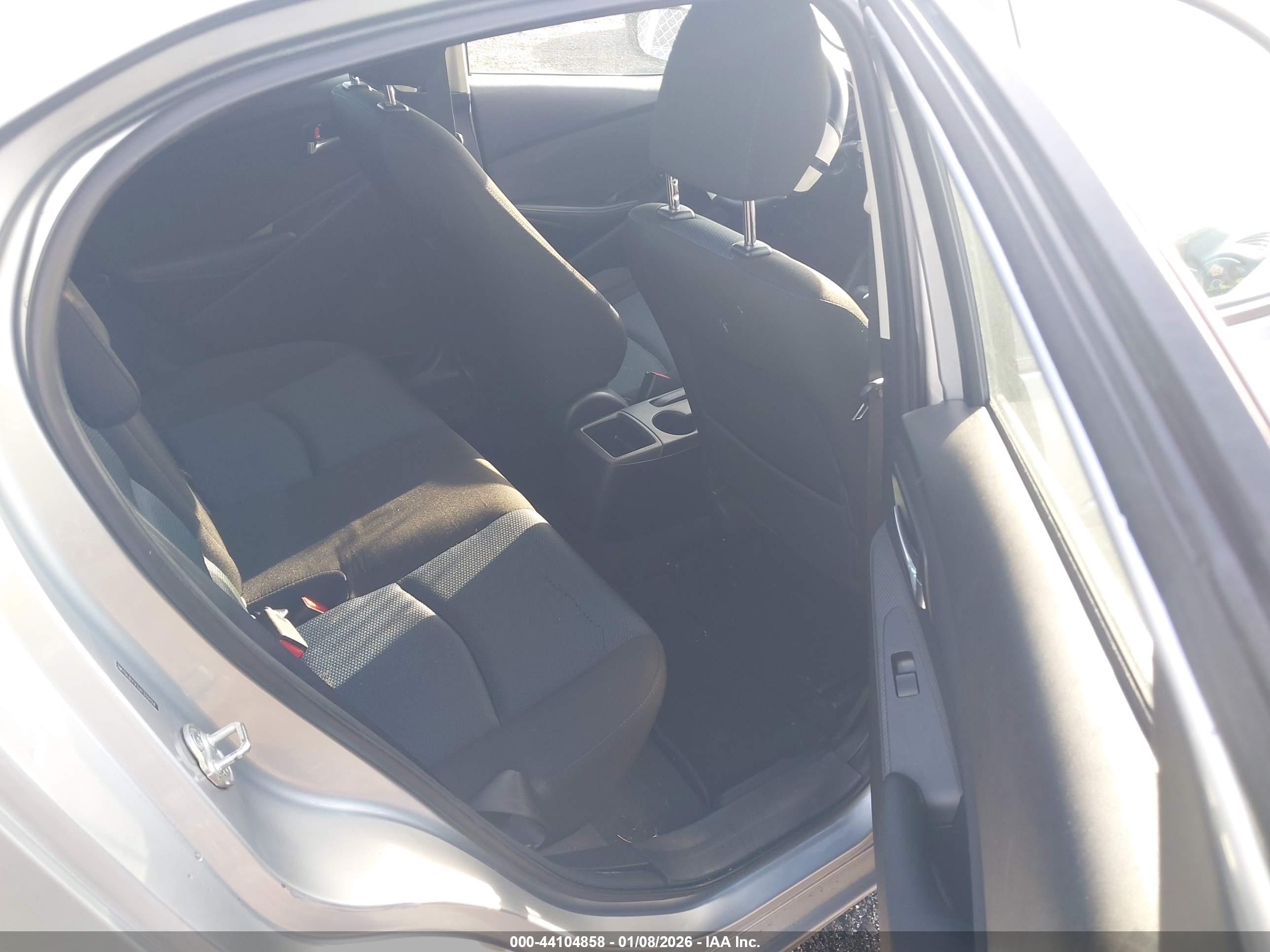TOYOTA YARIS image 8