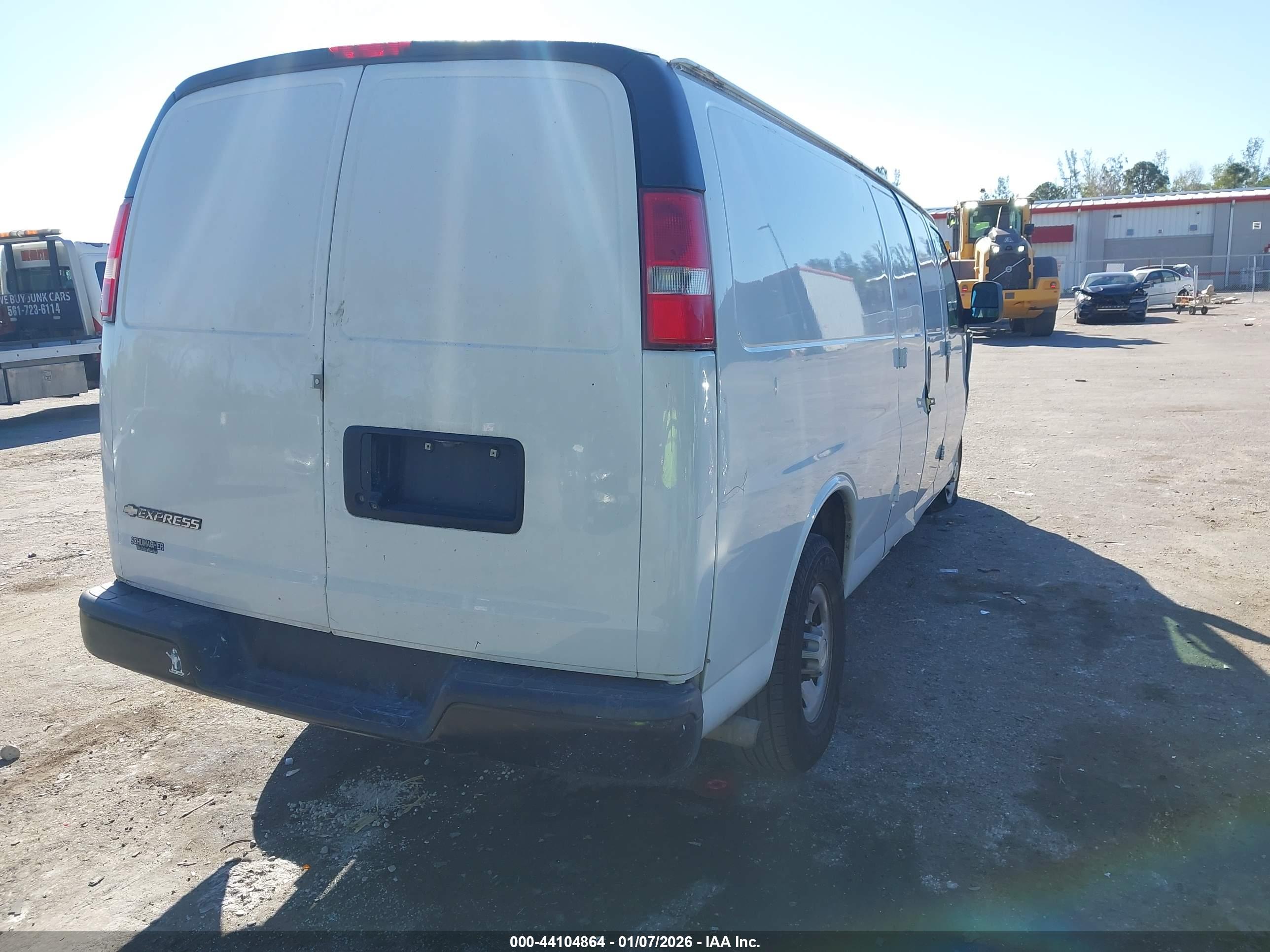 CHEVROLET EXPRESS image 4