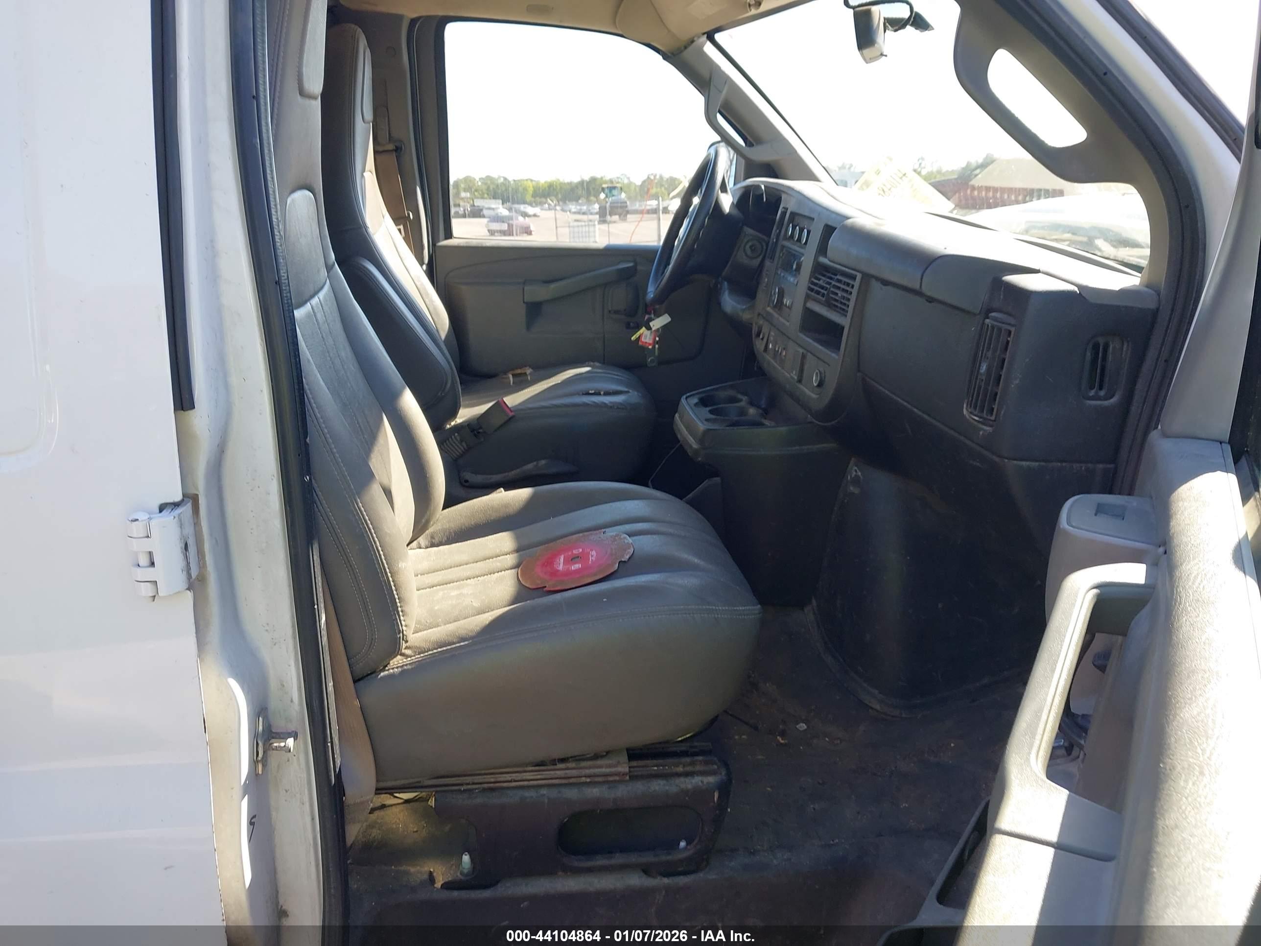 CHEVROLET EXPRESS image 5
