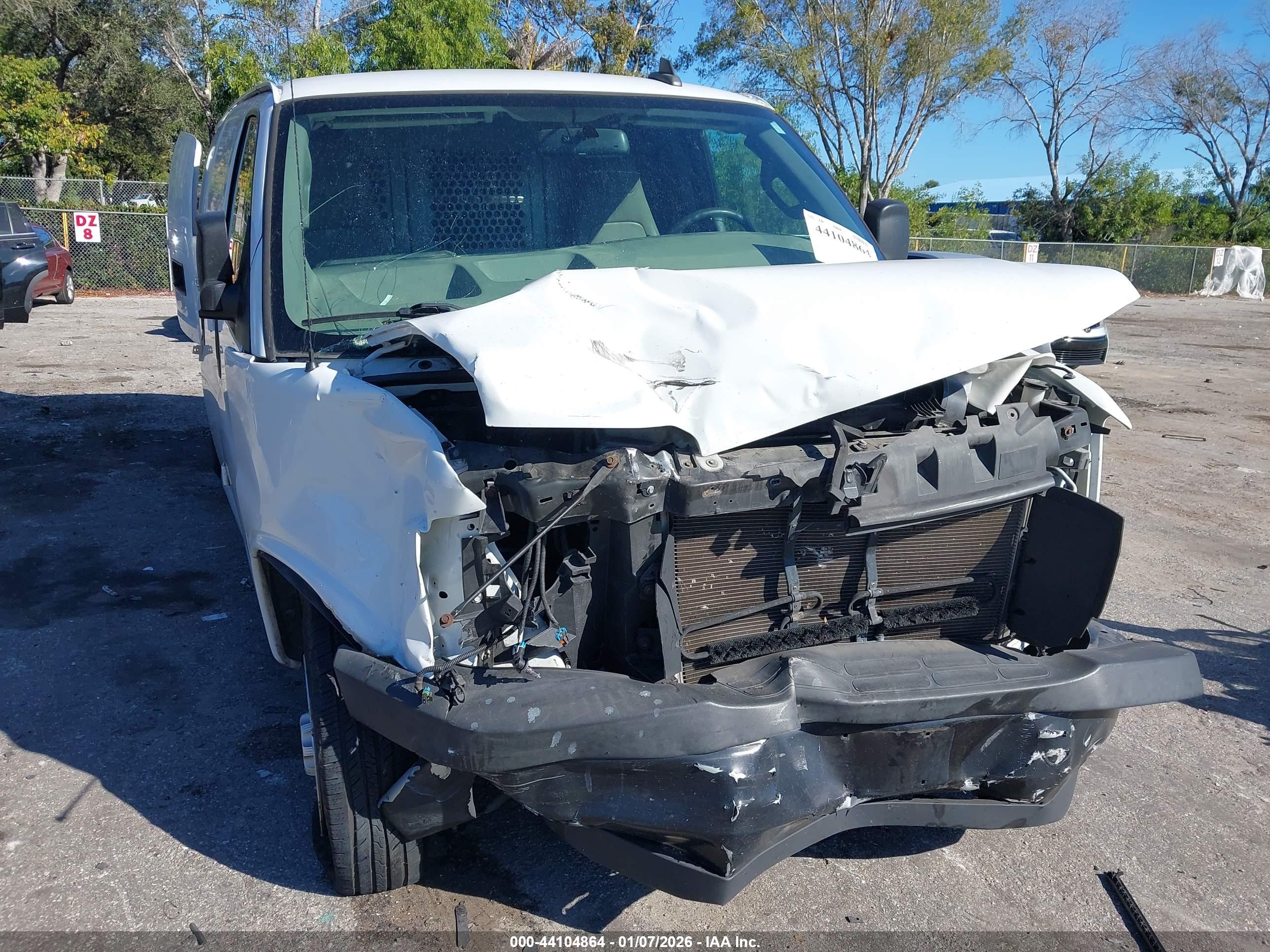 CHEVROLET EXPRESS image 6