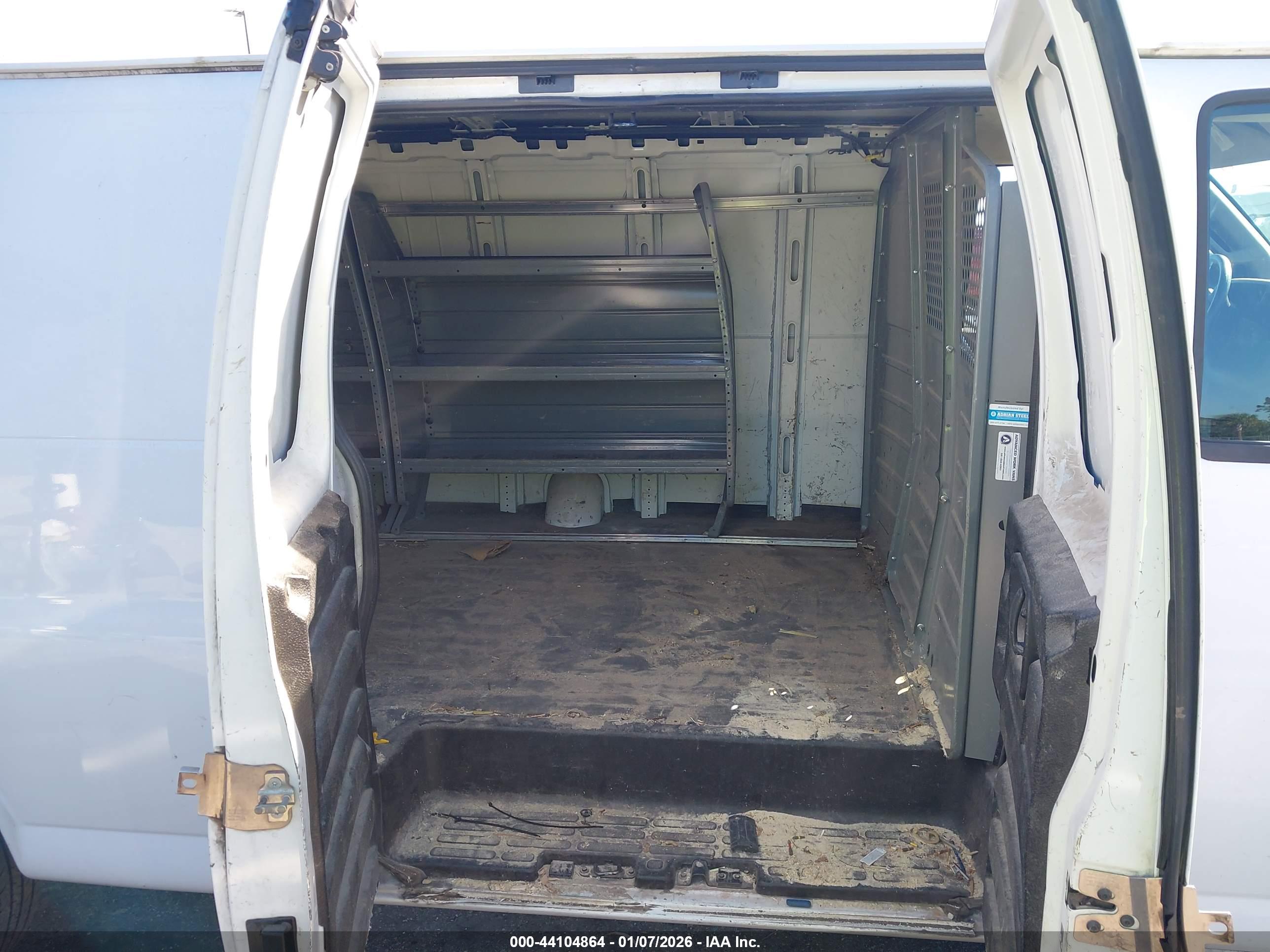 CHEVROLET EXPRESS image 8