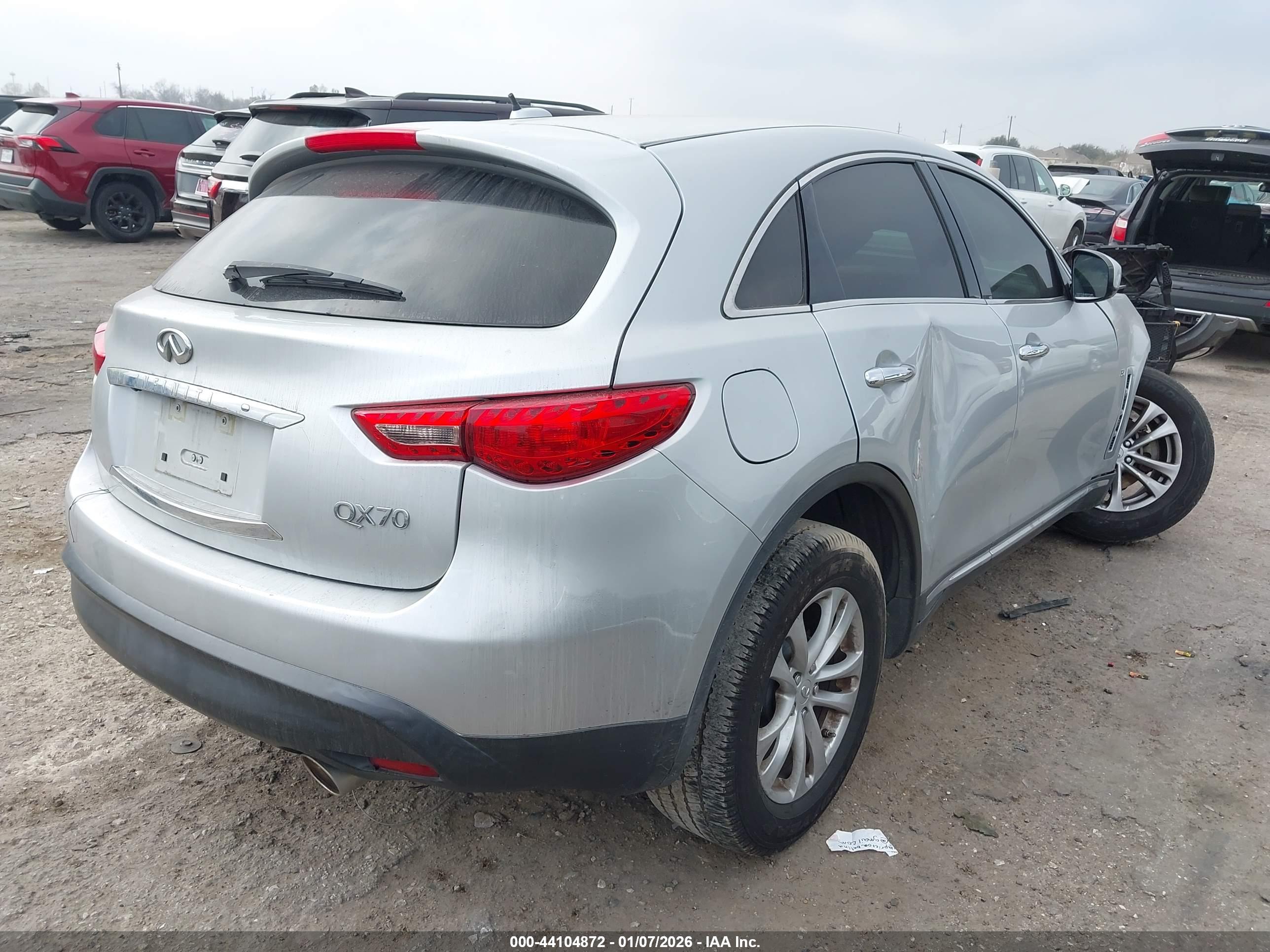 INFINITI QX70 image 4