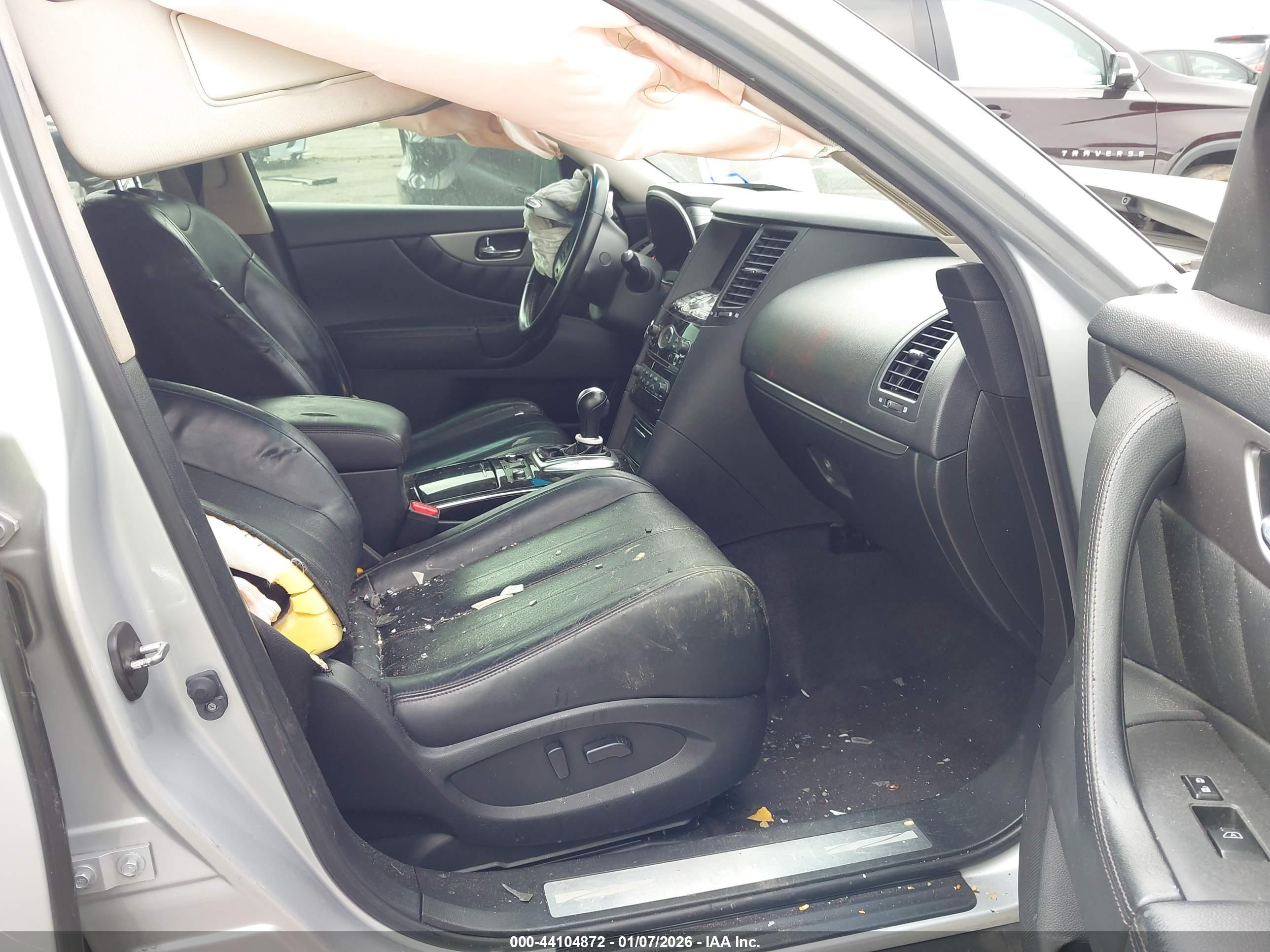 INFINITI QX70 image 5