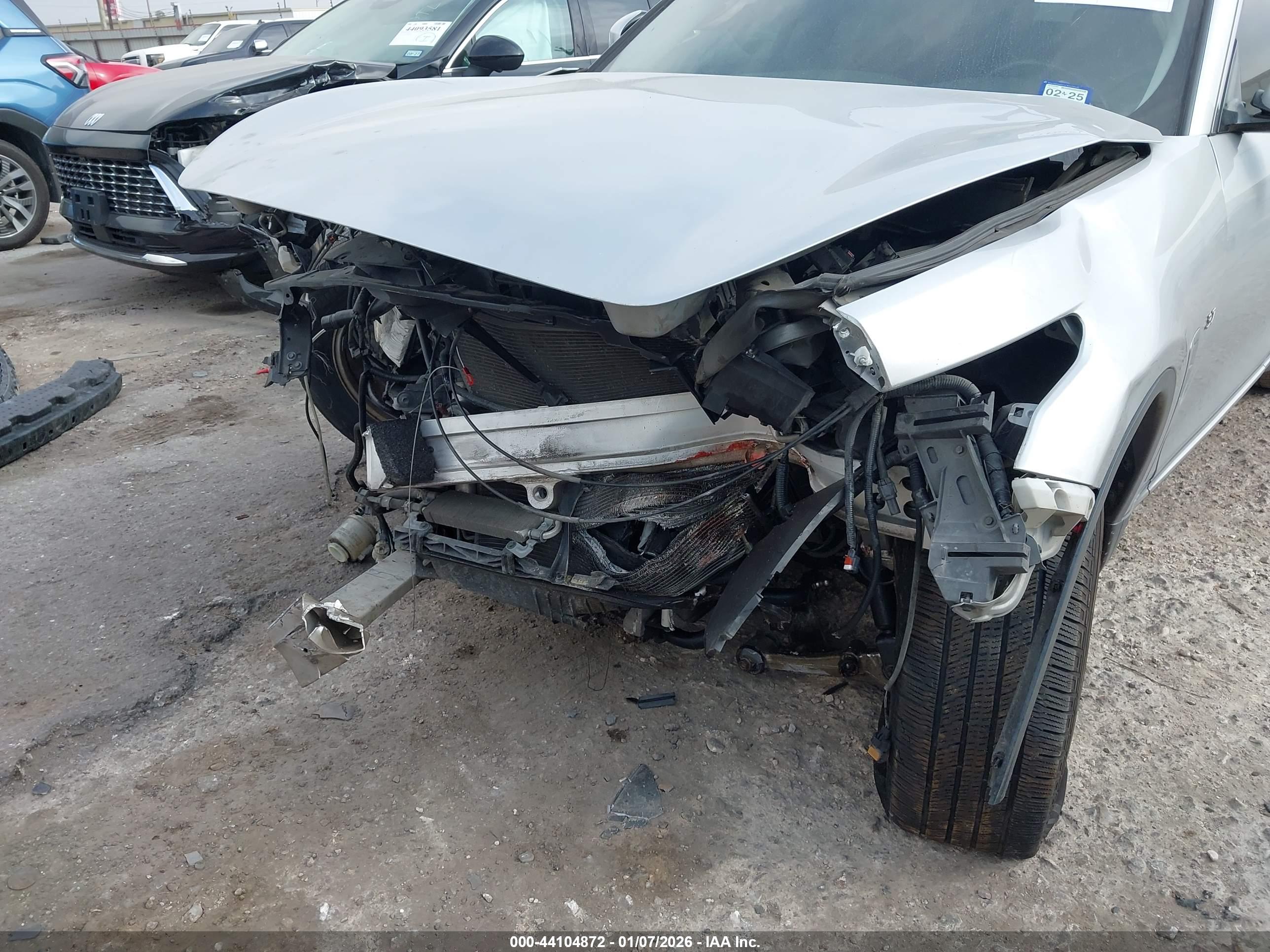 INFINITI QX70 image 6