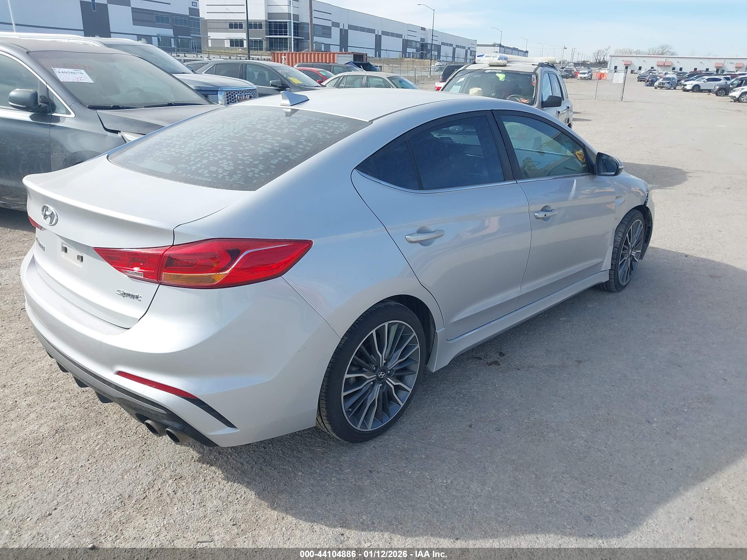 HYUNDAI ELANTRA image 4