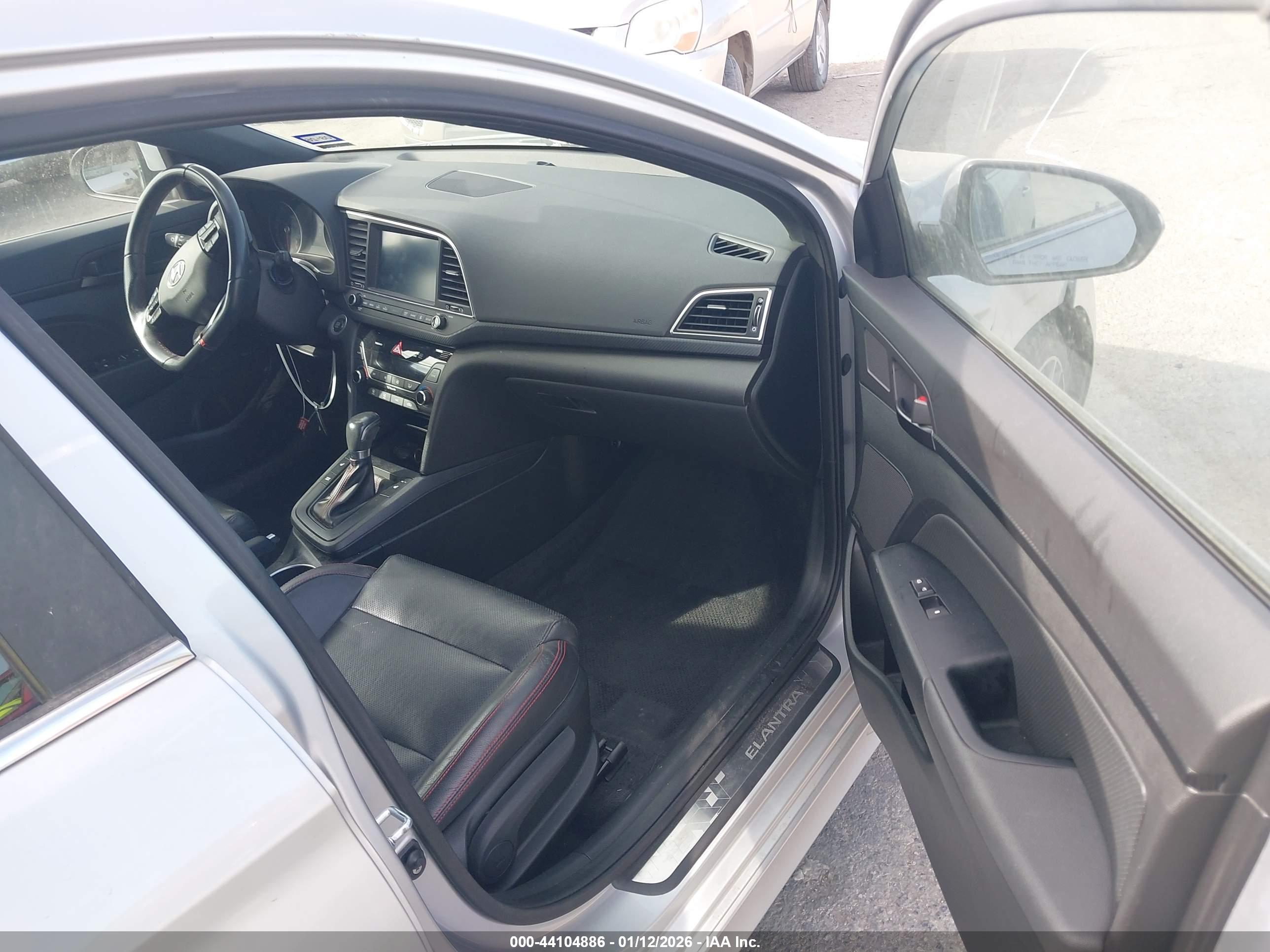 HYUNDAI ELANTRA image 5