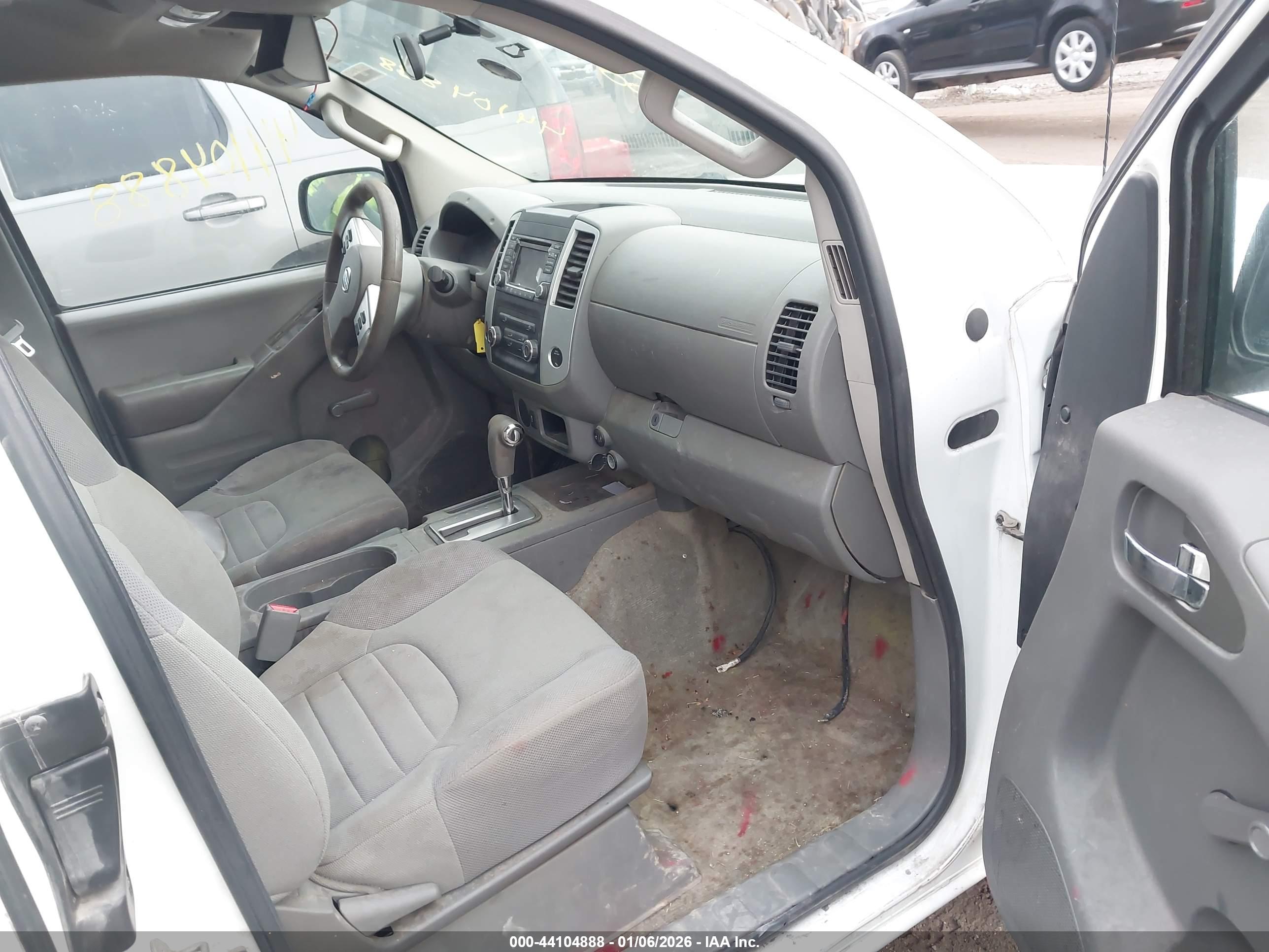 NISSAN FRONTIER image 5