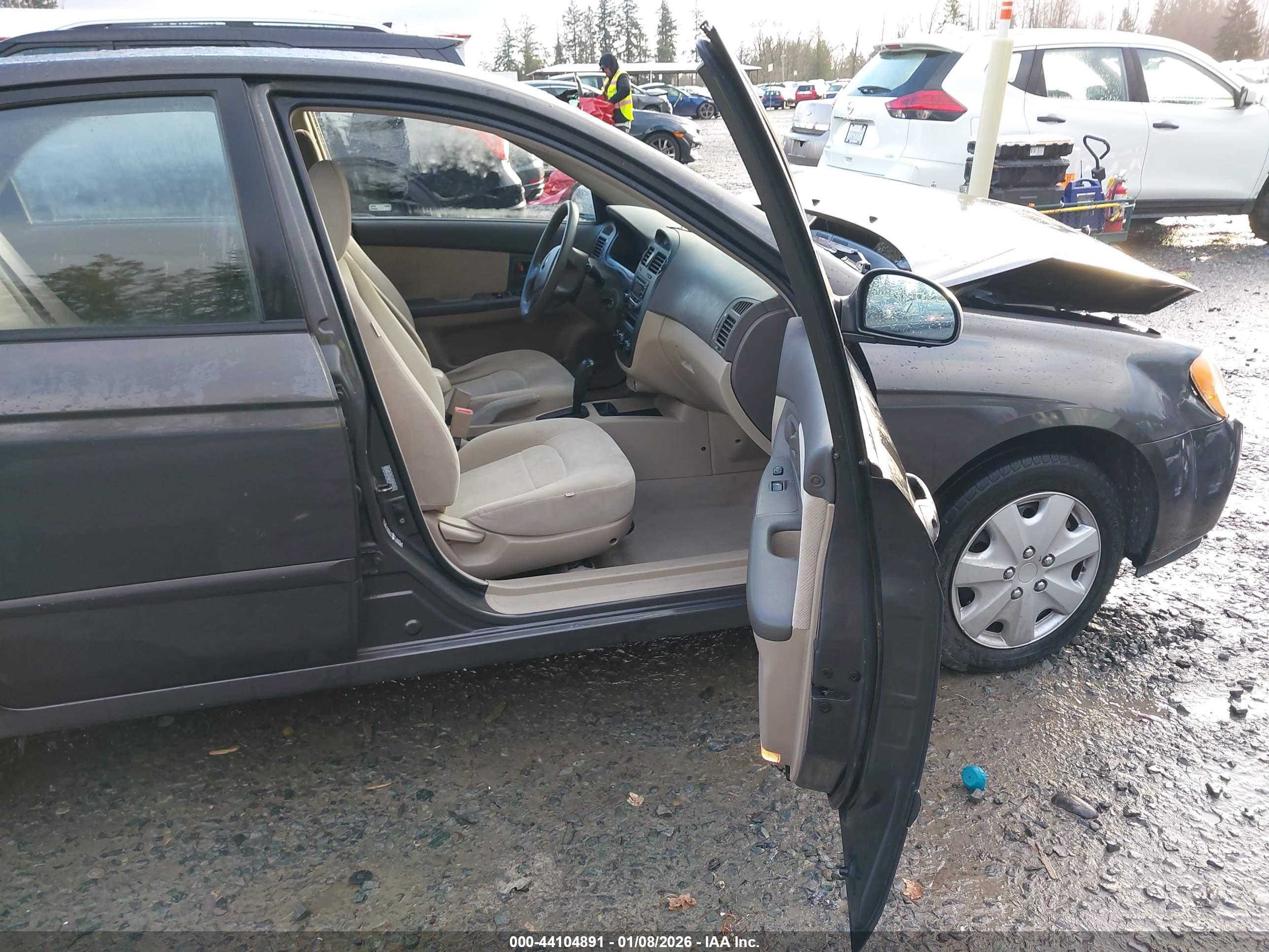 KIA SPECTRA image 5
