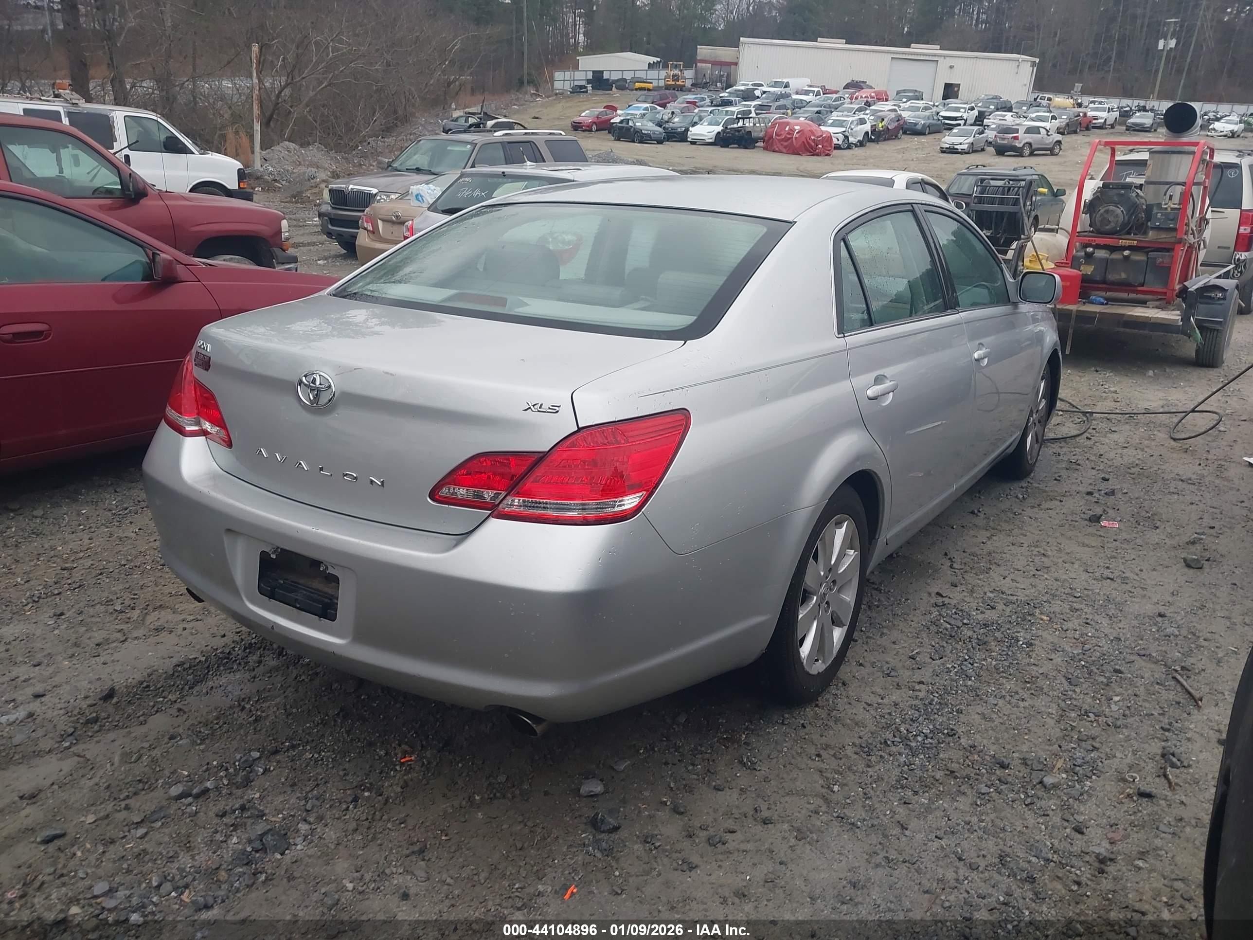 TOYOTA AVALON image 4