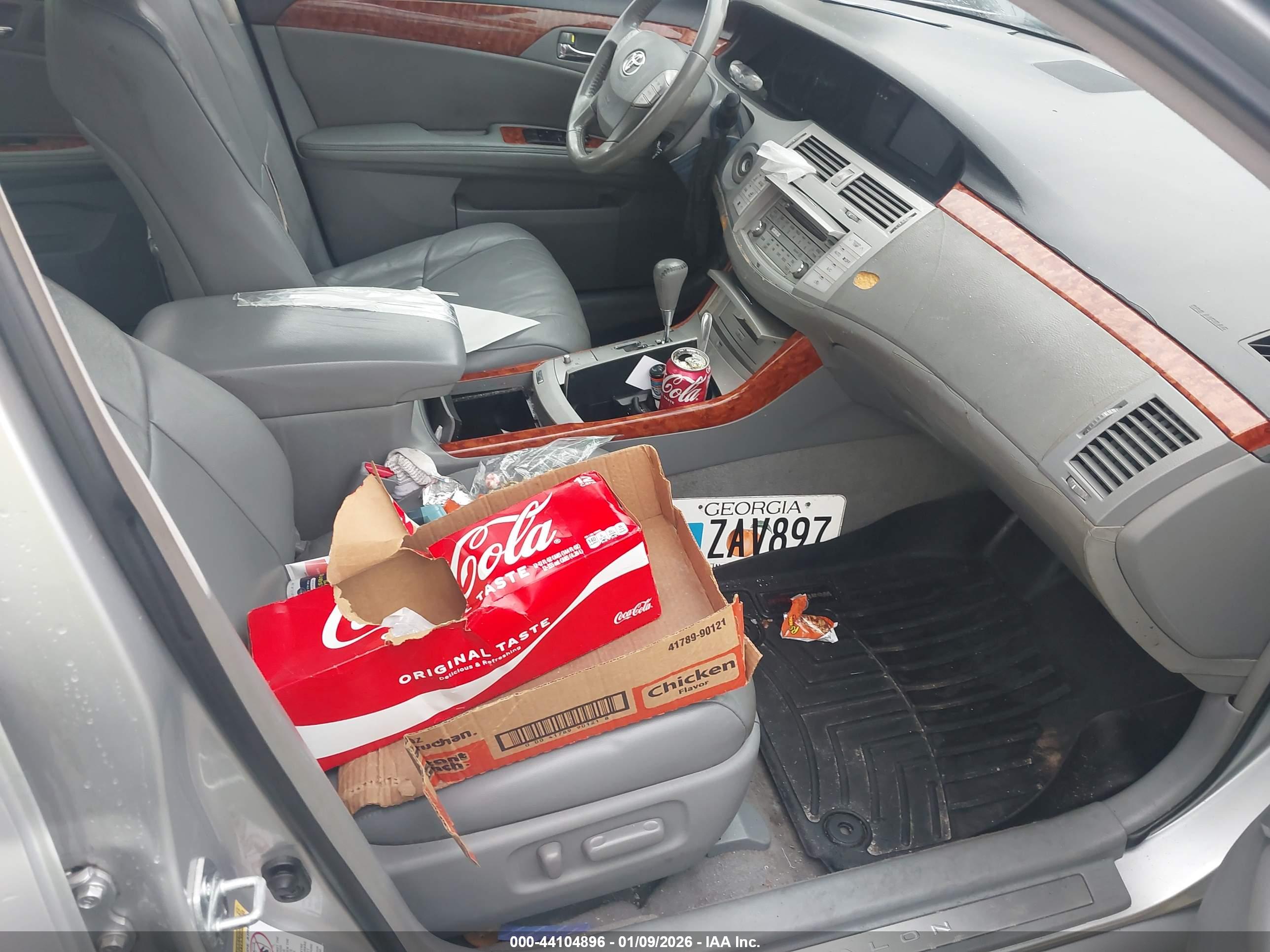 TOYOTA AVALON image 5