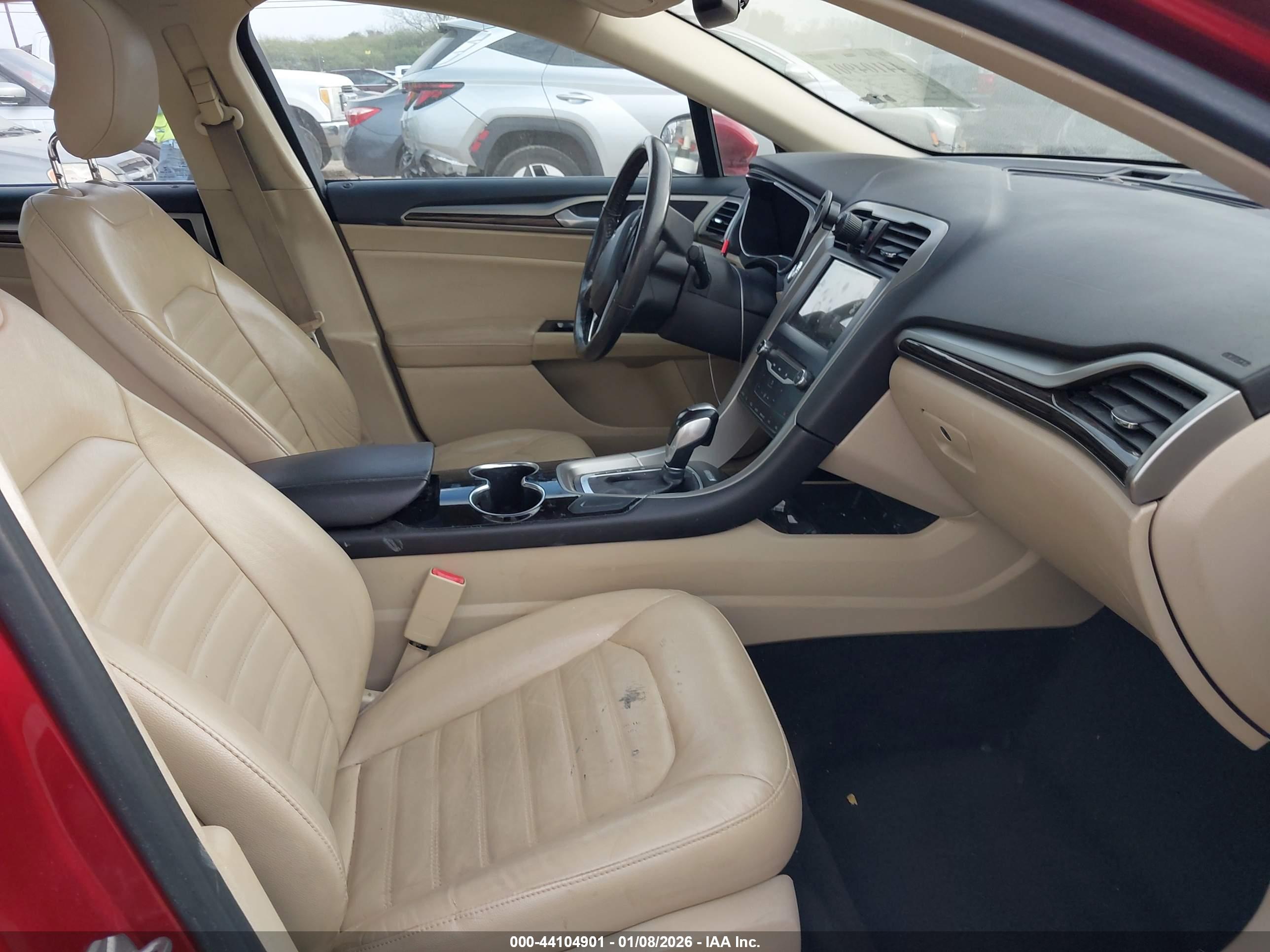 FORD FUSION image 5