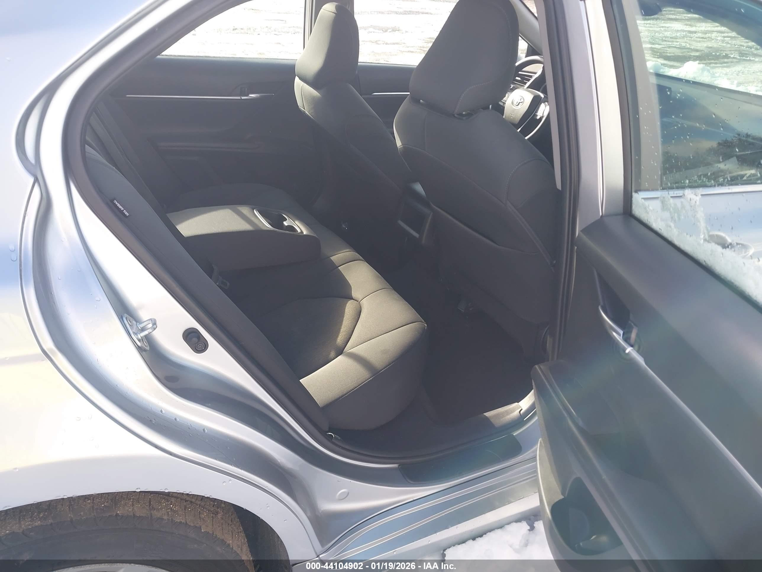 TOYOTA CAMRY image 8
