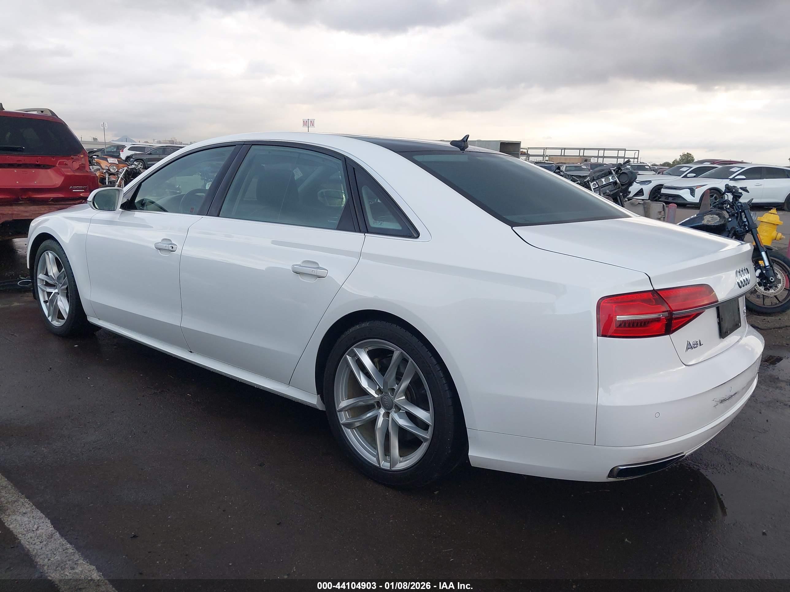 AUDI A8 image 3