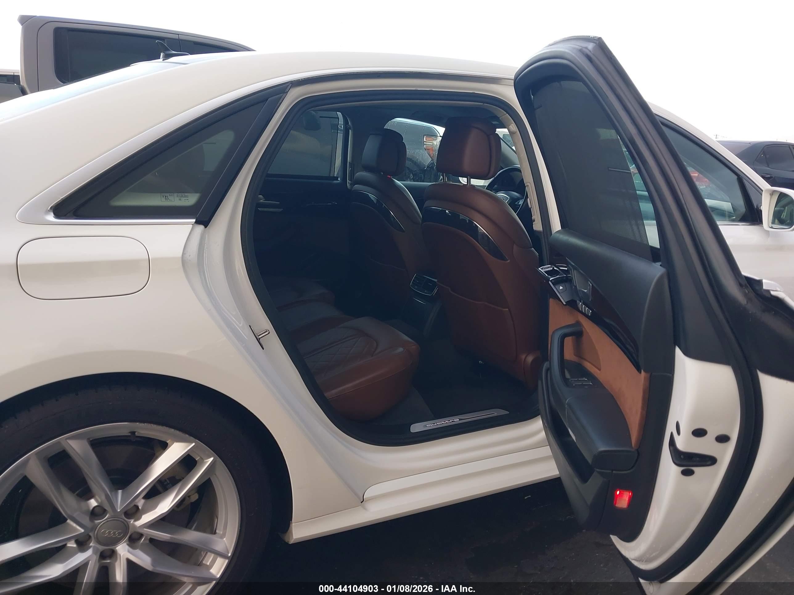 AUDI A8 image 8
