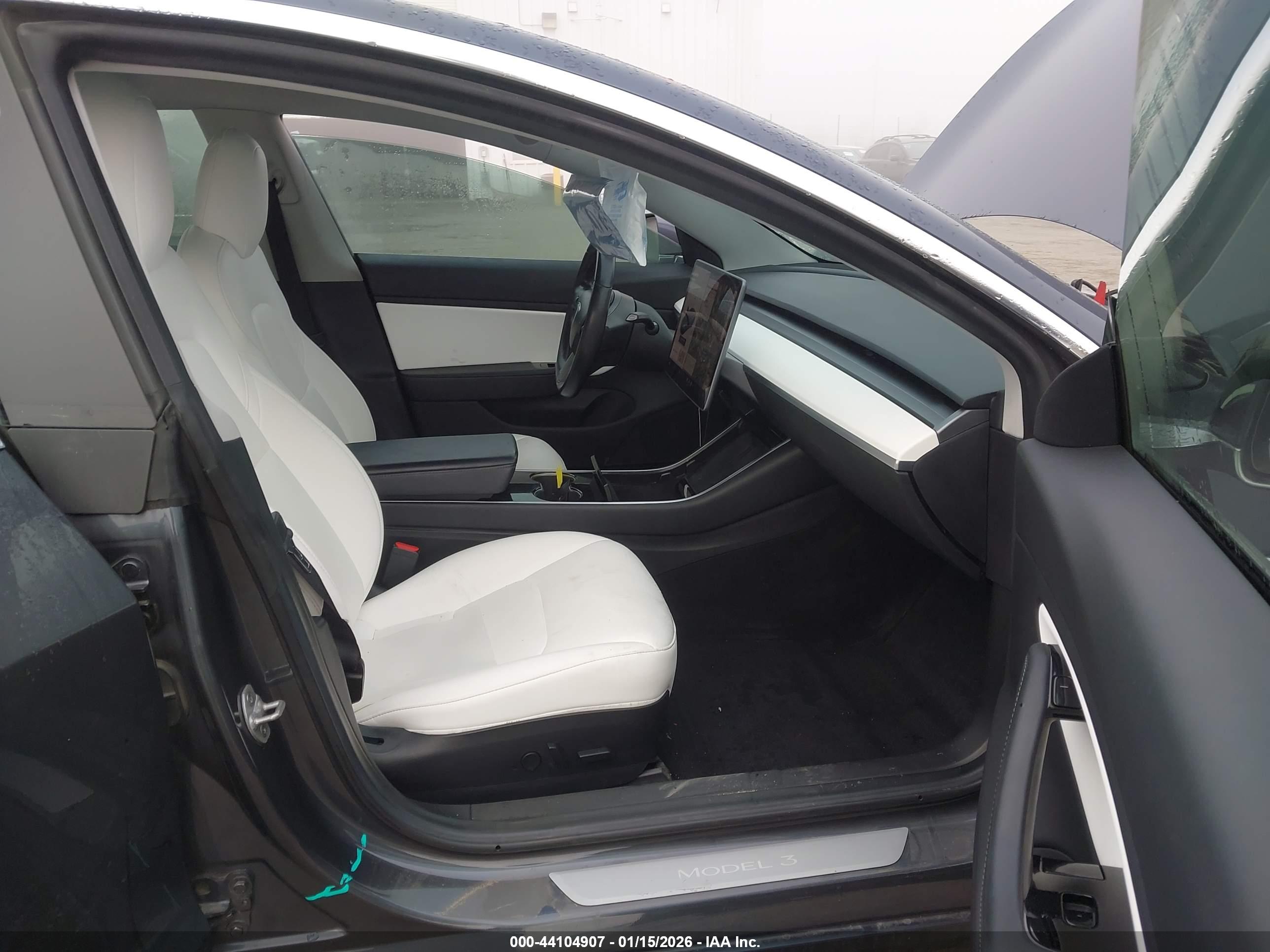 TESLA MODEL image 5