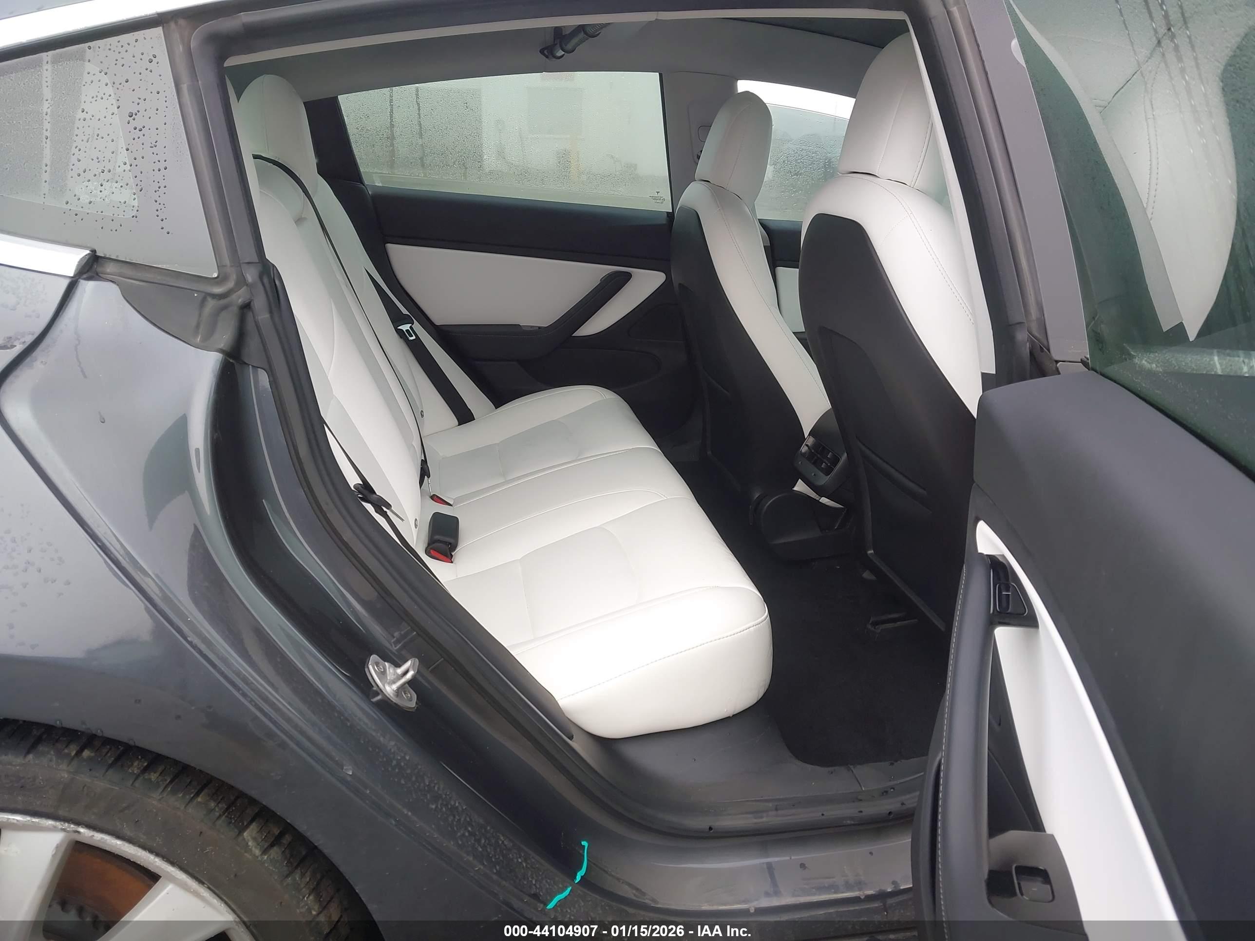 TESLA MODEL image 8