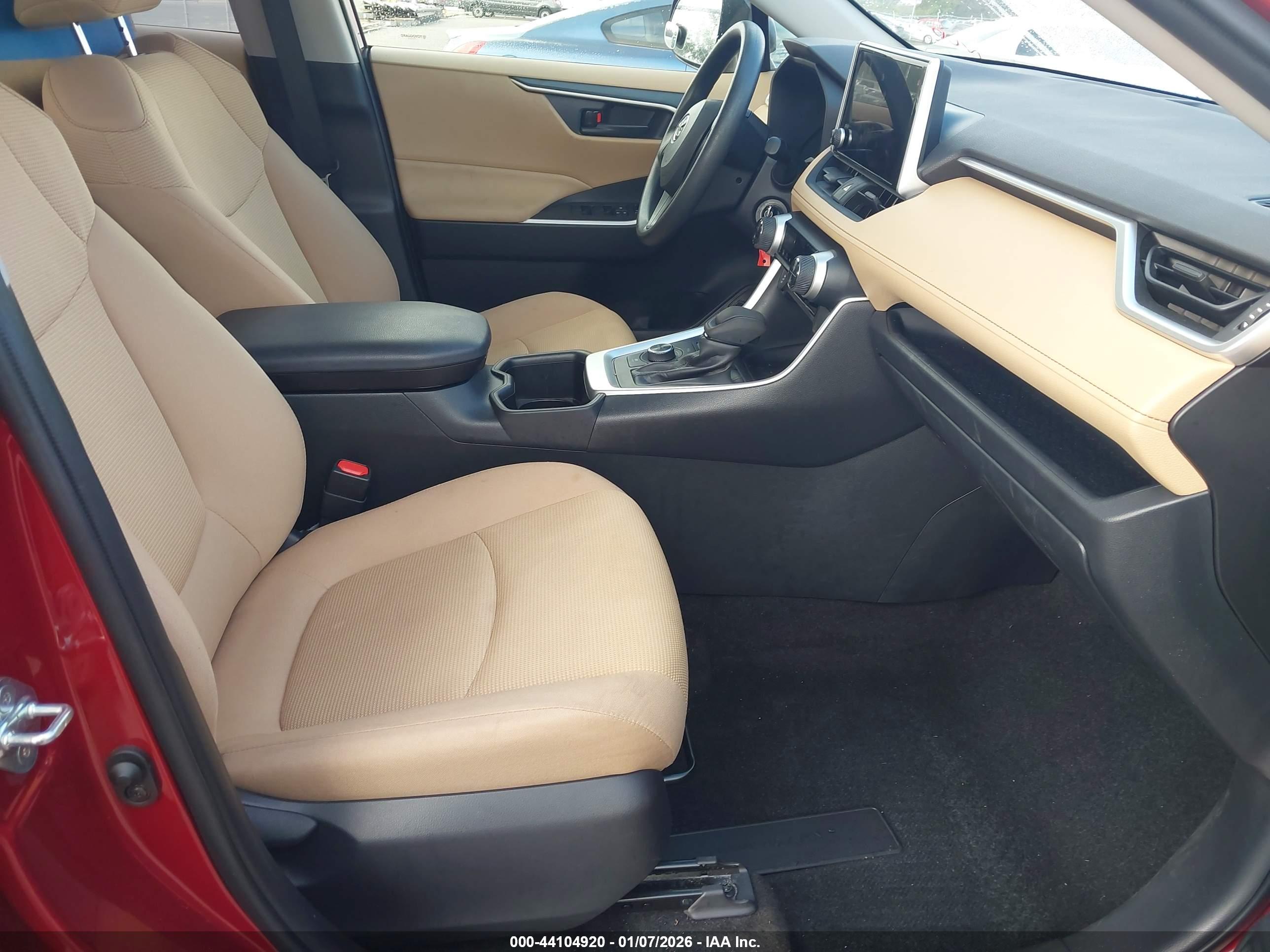 TOYOTA RAV4 image 5